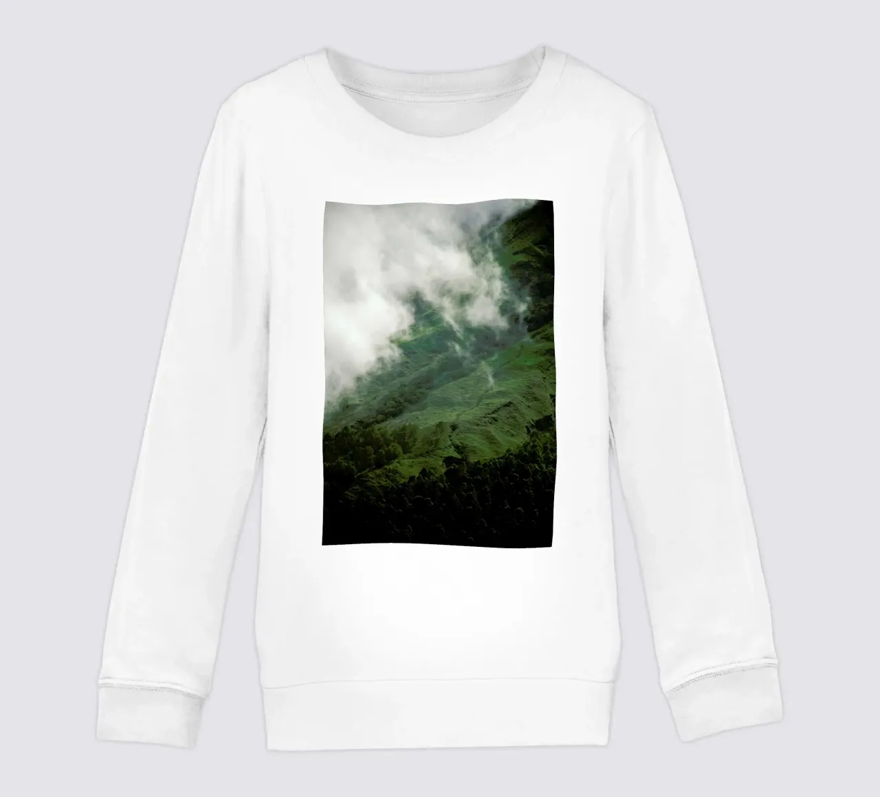 Hiking through Greens & Clouds felpa bambino da Studio Nahili
