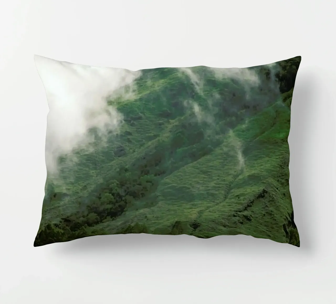 Hiking through Greens & Clouds cuscino da Studio Nahili