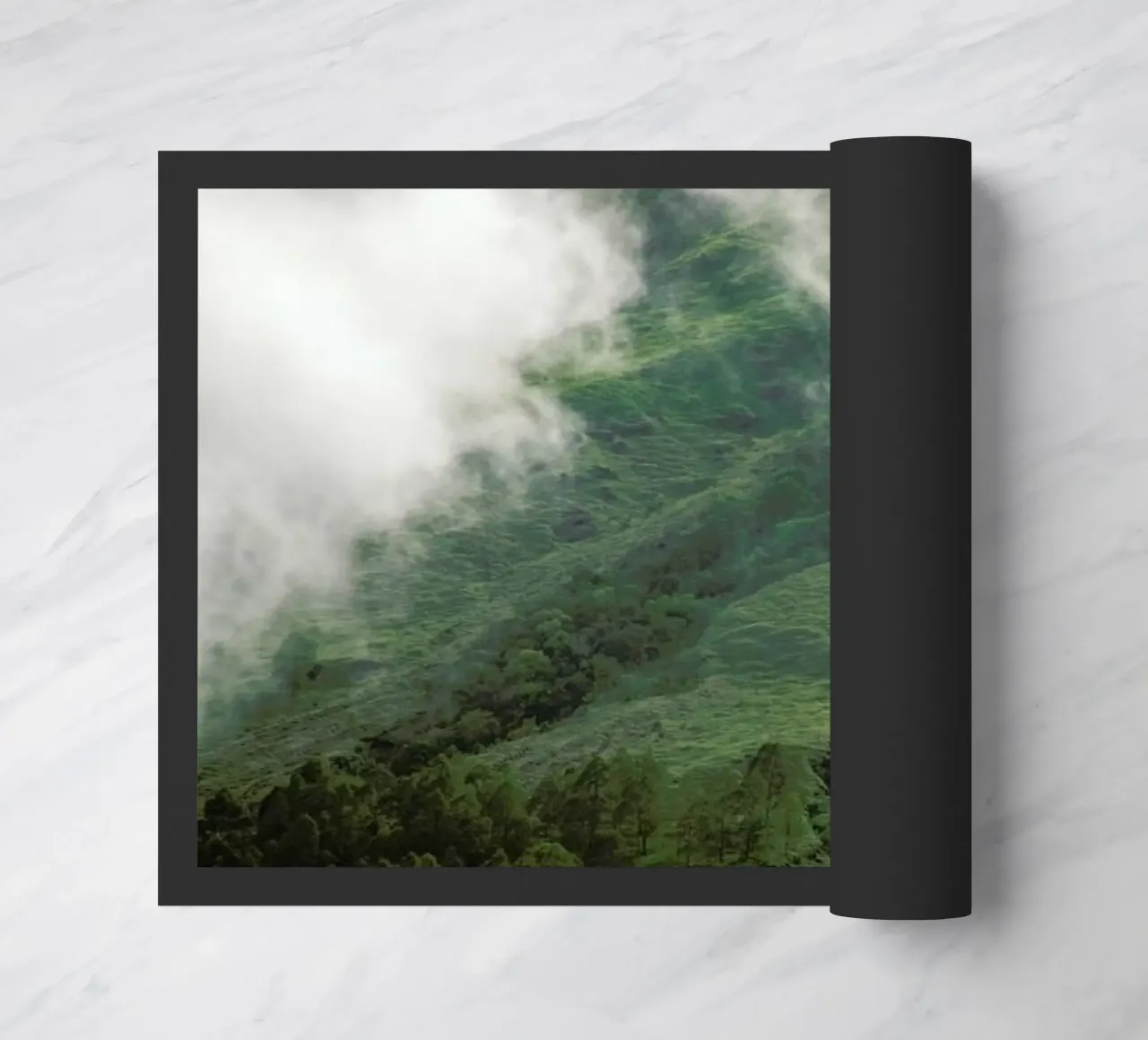 Hiking through Greens & Clouds zerbino da Studio Nahili