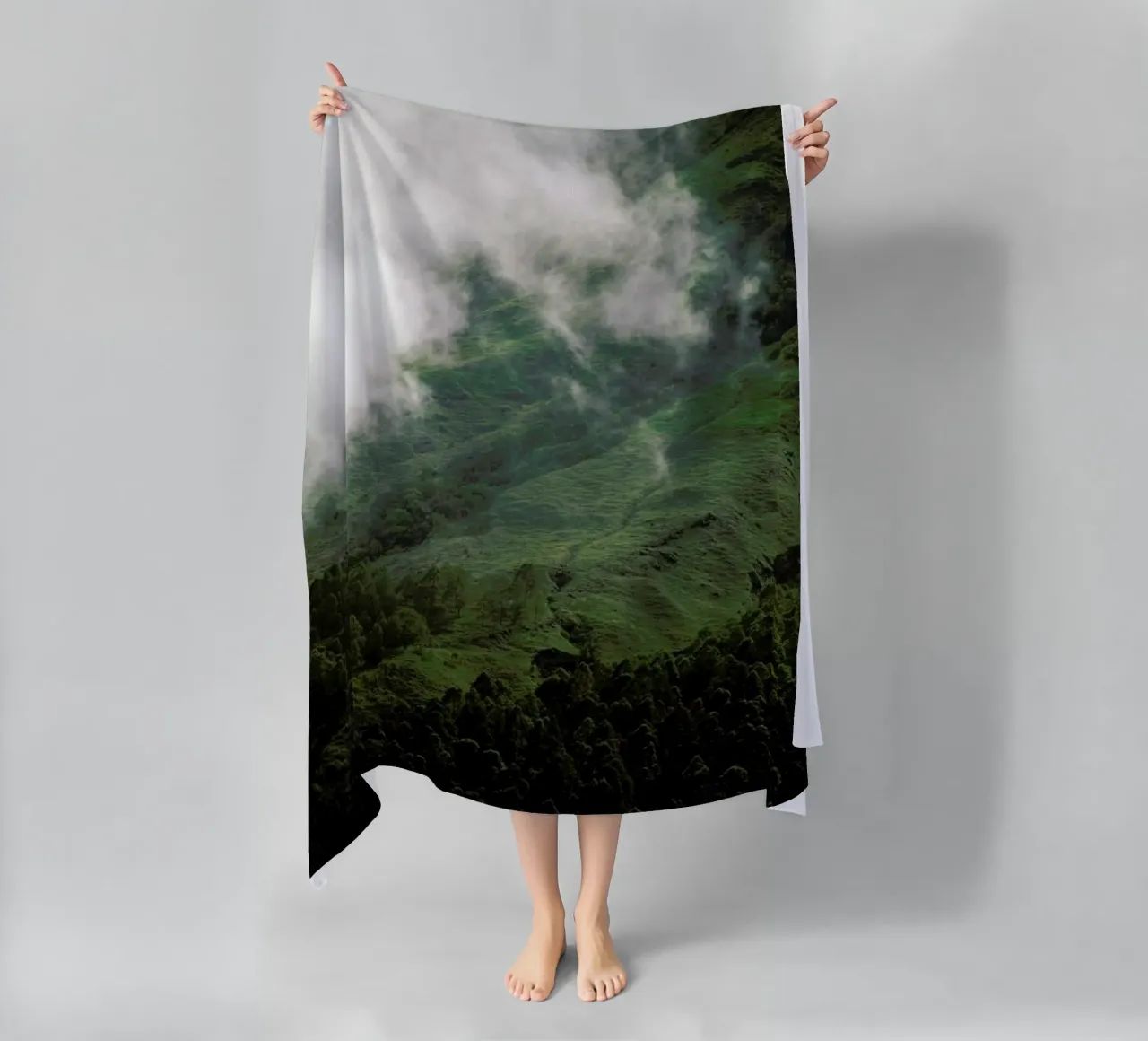 Hiking through Greens & Clouds telo mare da Studio Nahili