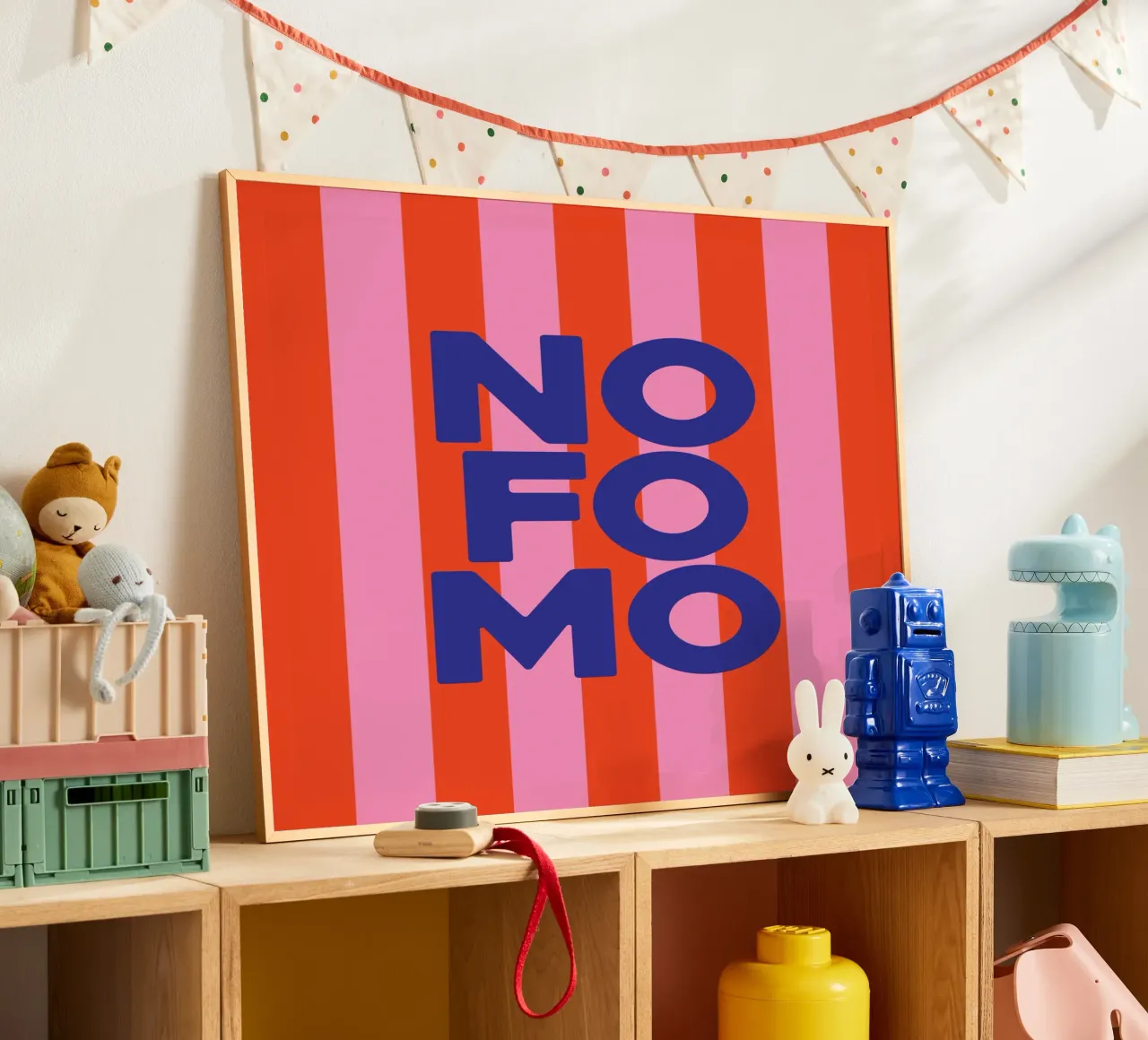 NO FOMO poster con telaio in legno da XOXO Arte