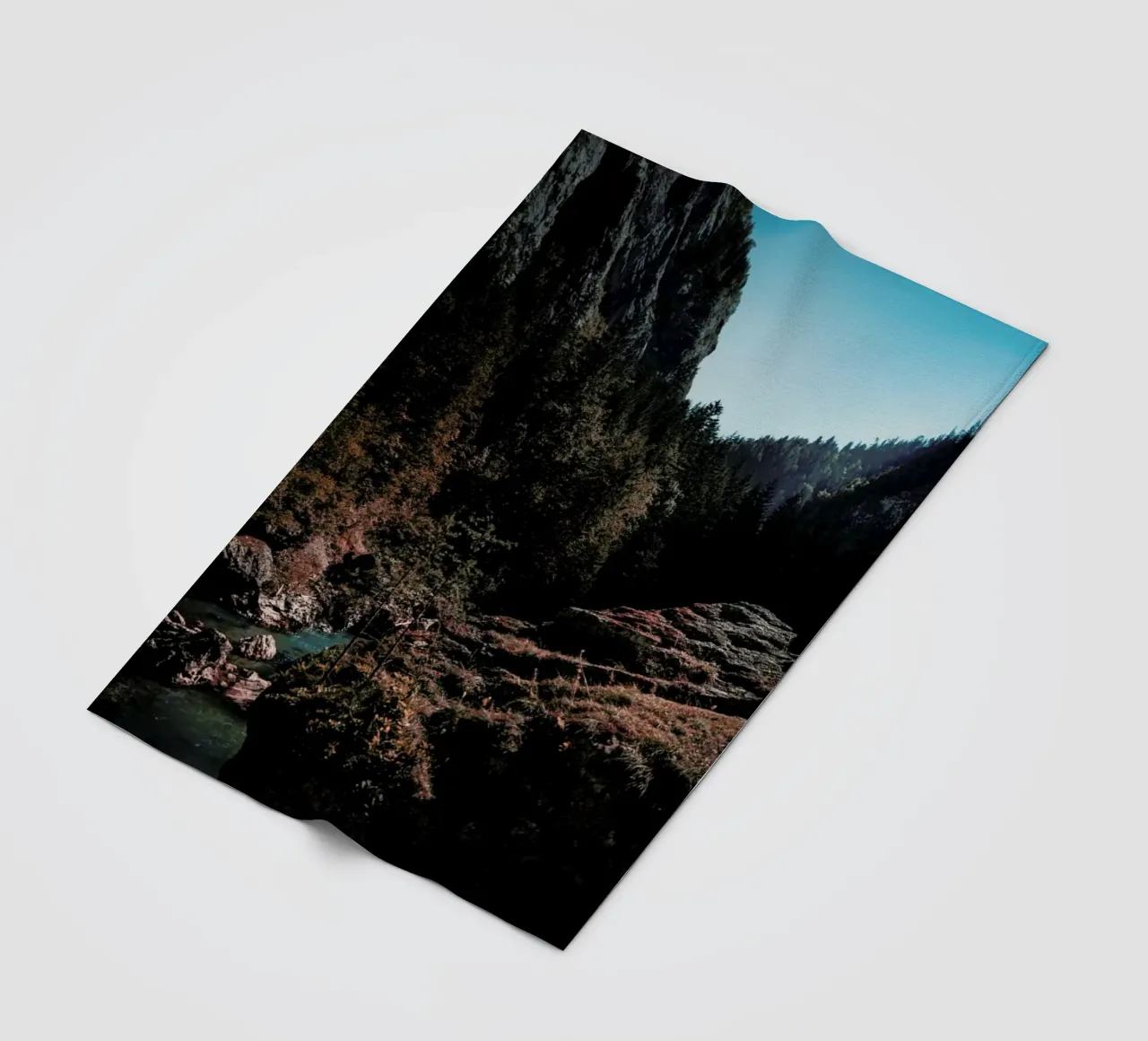 Mountain River coperta in pile da Sebastian Hilgetag