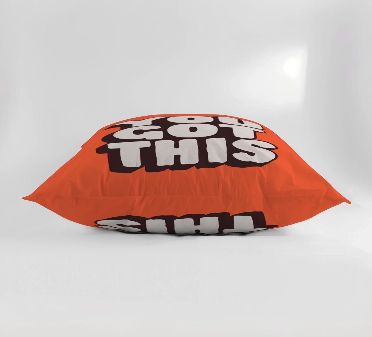 Impression Typographique Motivationnelle Noir Blanc Rouge coussin de THE MOTIVATED TYPE