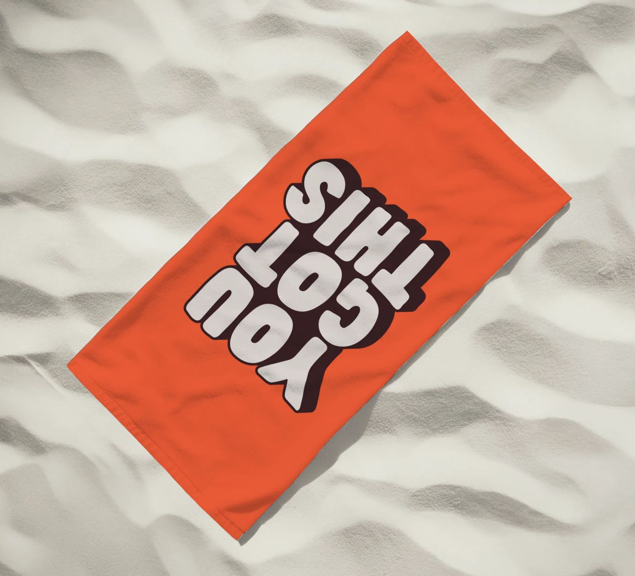 Impression Typographique Motivationnelle Noir Blanc Rouge serviette de plage de THE MOTIVATED TYPE