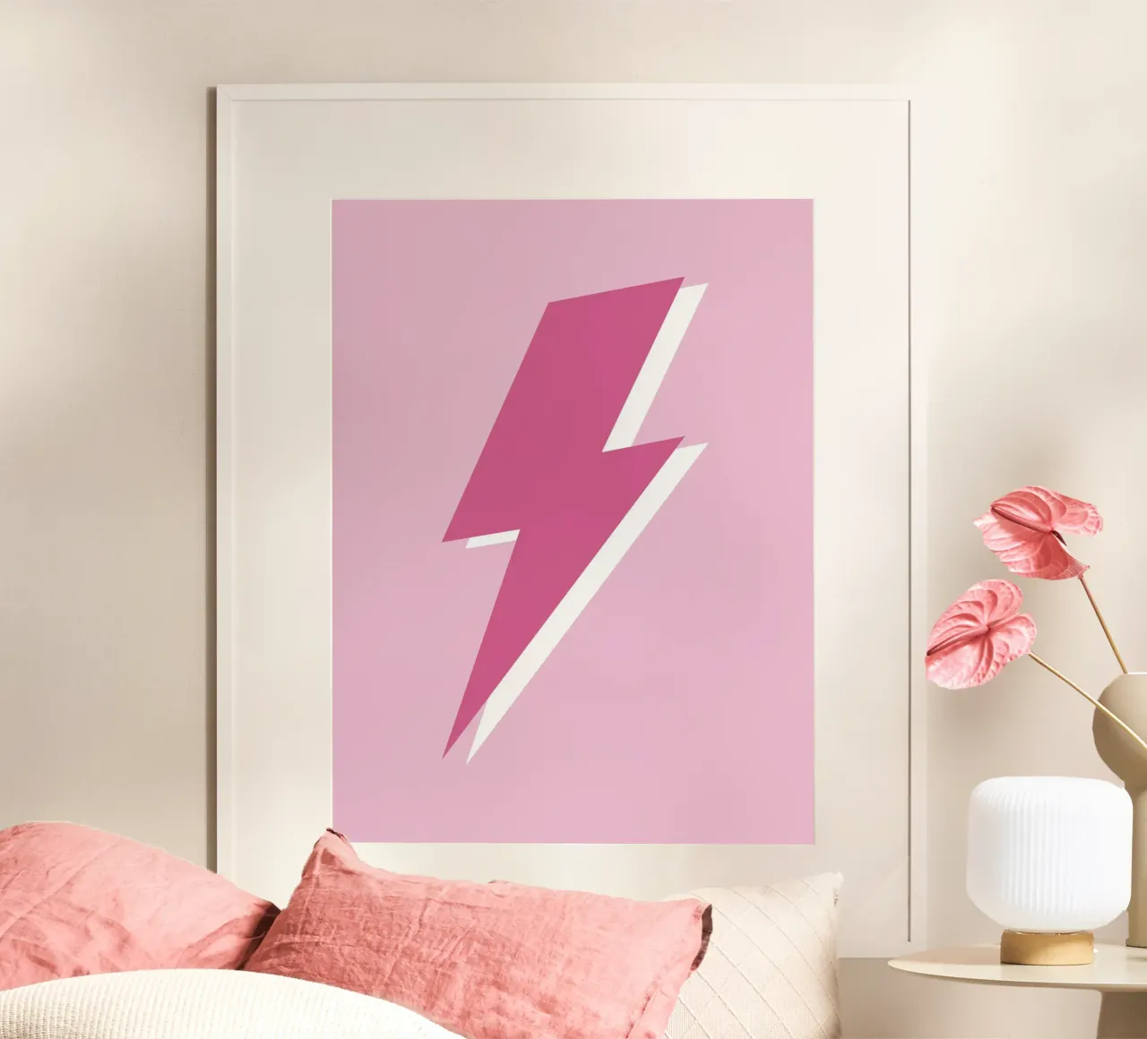 Thunderbolt (tonalità rosa) poster con telaio in plastica da Paigaam Studio