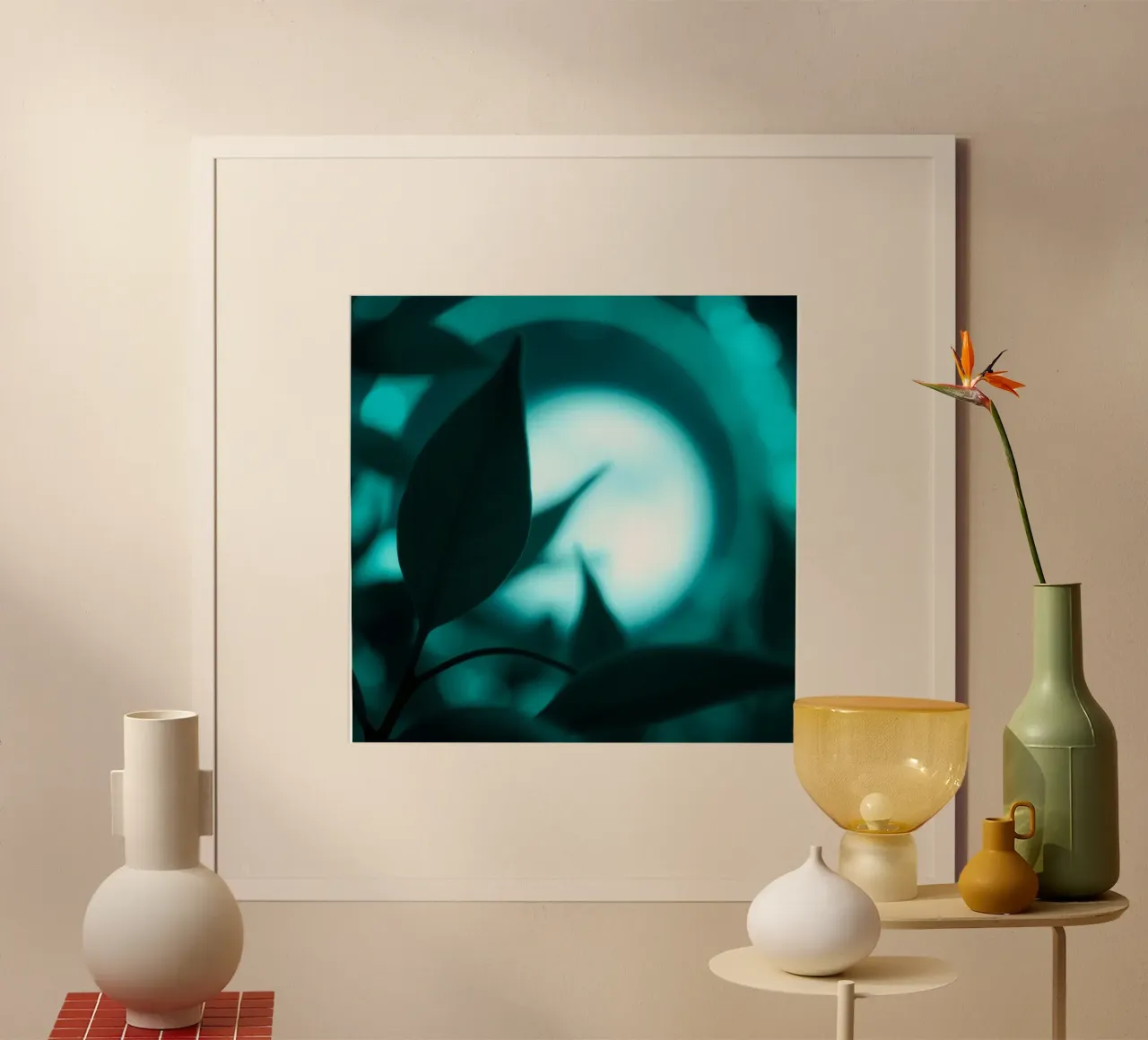 Il tocco della natura avvolto dalla luce blu poster con telaio in legno da DesignDoodle