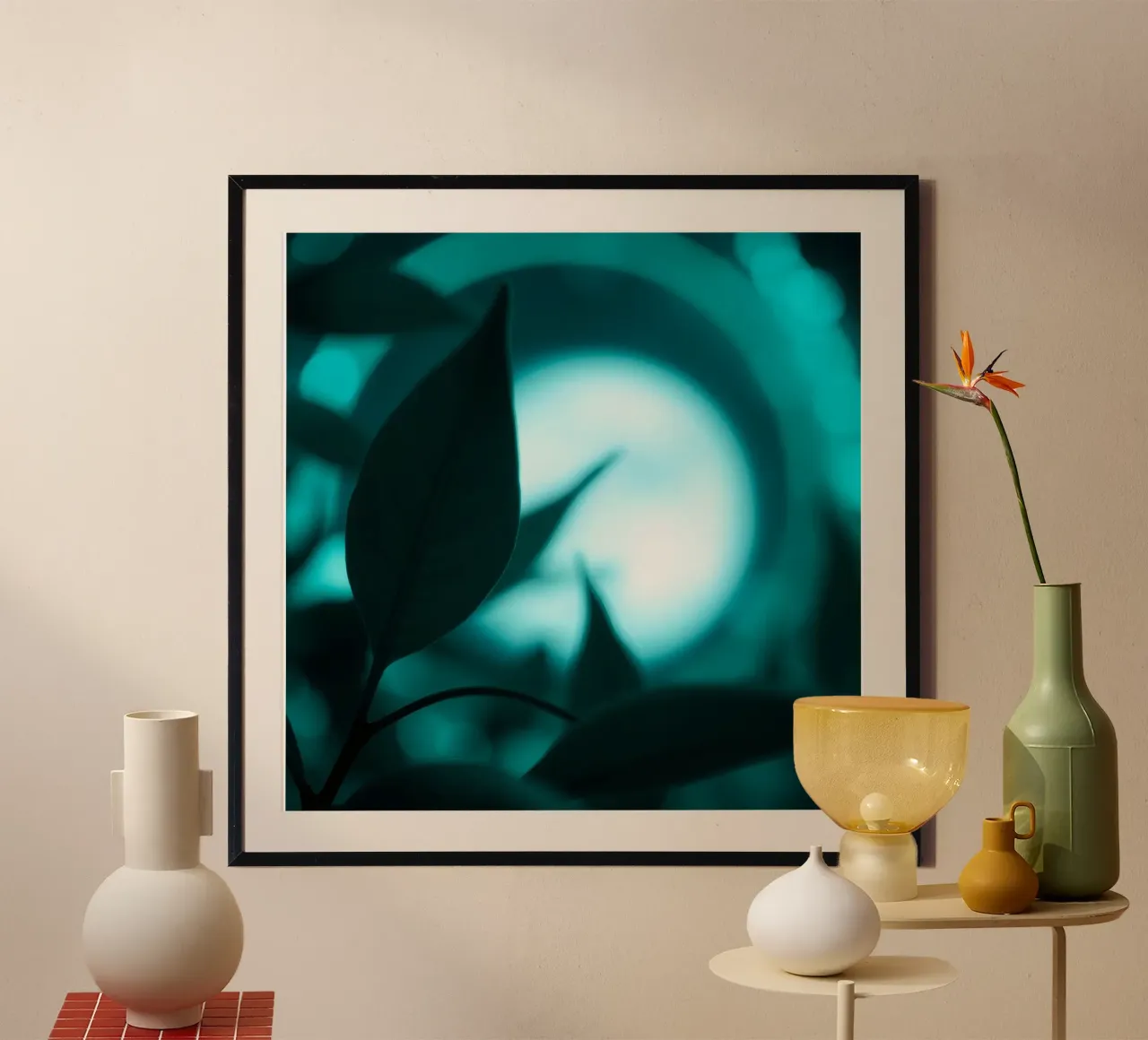 Il tocco della natura avvolto dalla luce blu poster con telaio in legno da DesignDoodle