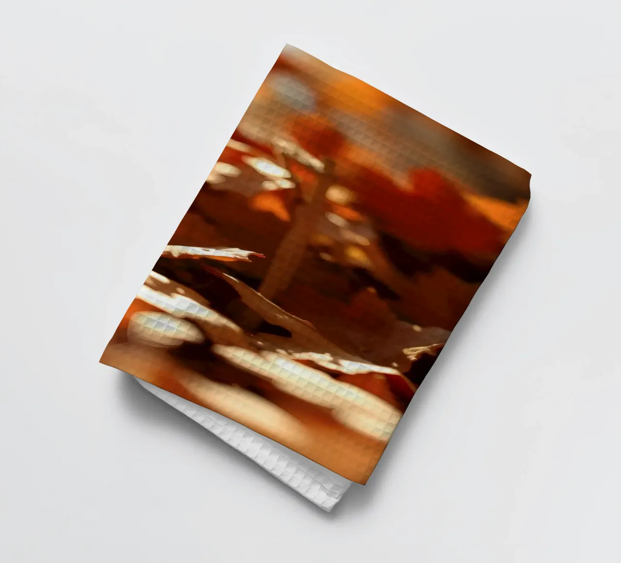 les feuilles d'automne recouvrent le sol d'un parc calme torchon de DesignDoodle