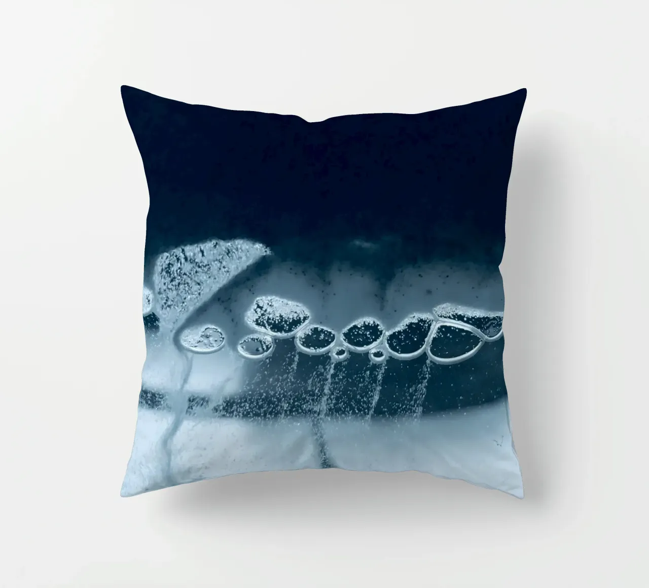 Bolle di sapone cuscino da Inge Hauser Illustration