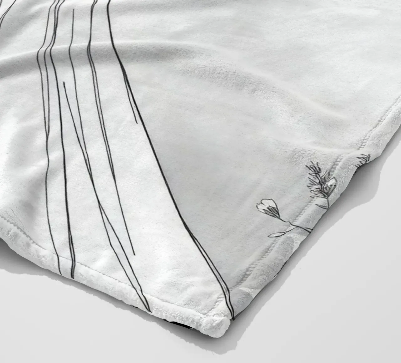 Donna elegante con capelli fluenti in un'opera d'arte in bianco e nero coperta in pile da DesignDoodle