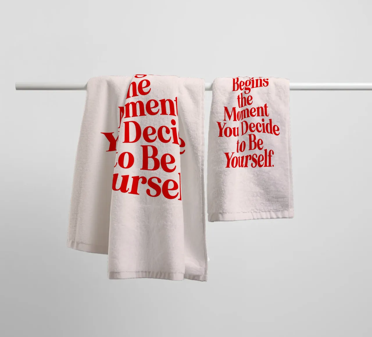La bellezza inizia nel momento in cui si decide di essere se stessi asciugamano da bagno da THE MOTIVATED TYPE