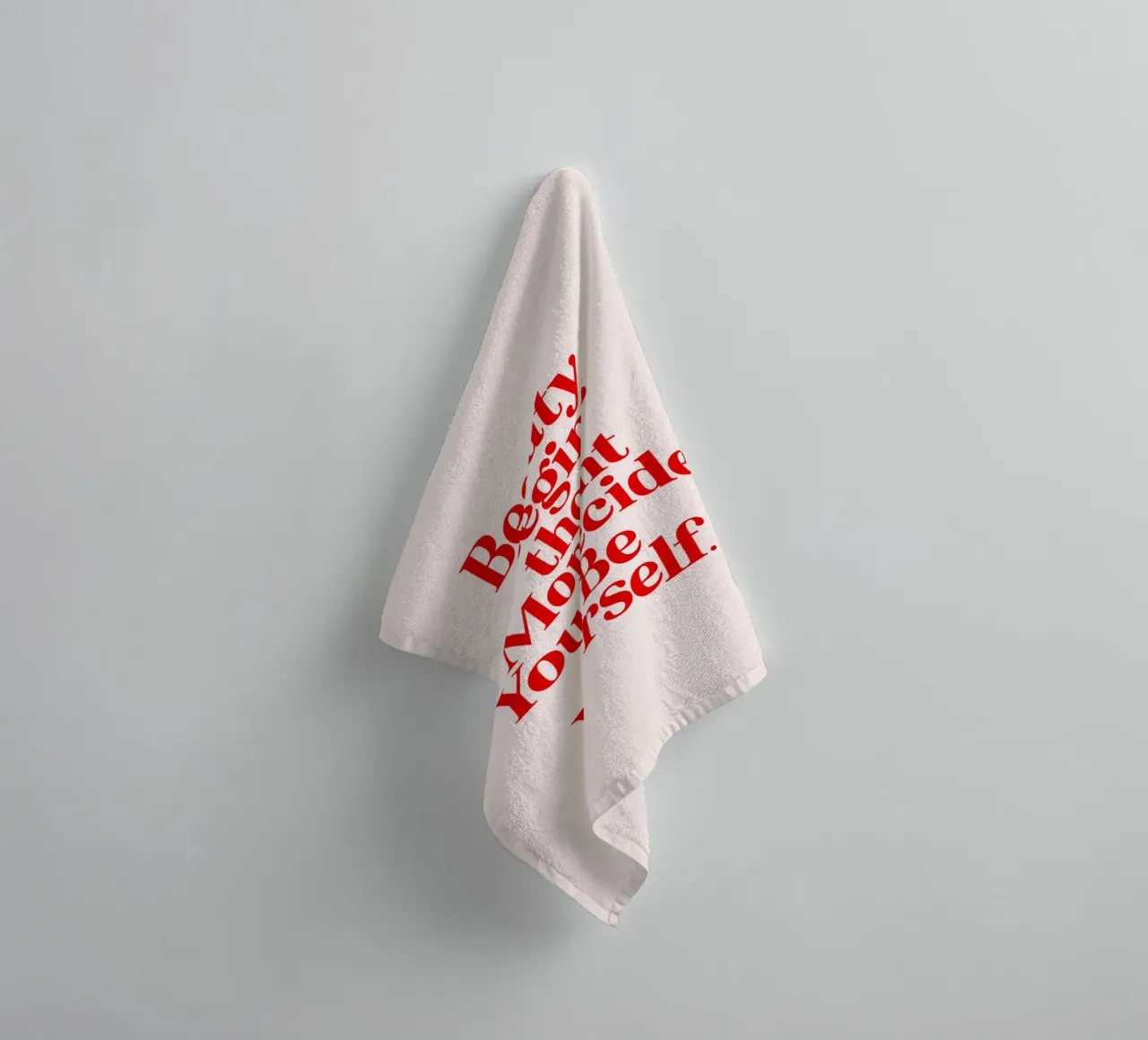 La bellezza inizia nel momento in cui si decide di essere se stessi asciugamano da bagno da THE MOTIVATED TYPE