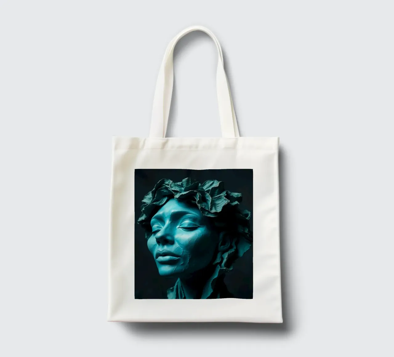 Scultura di una donna calma con capelli fluenti nei toni del verde acqua borsa in juta da DesignDoodle