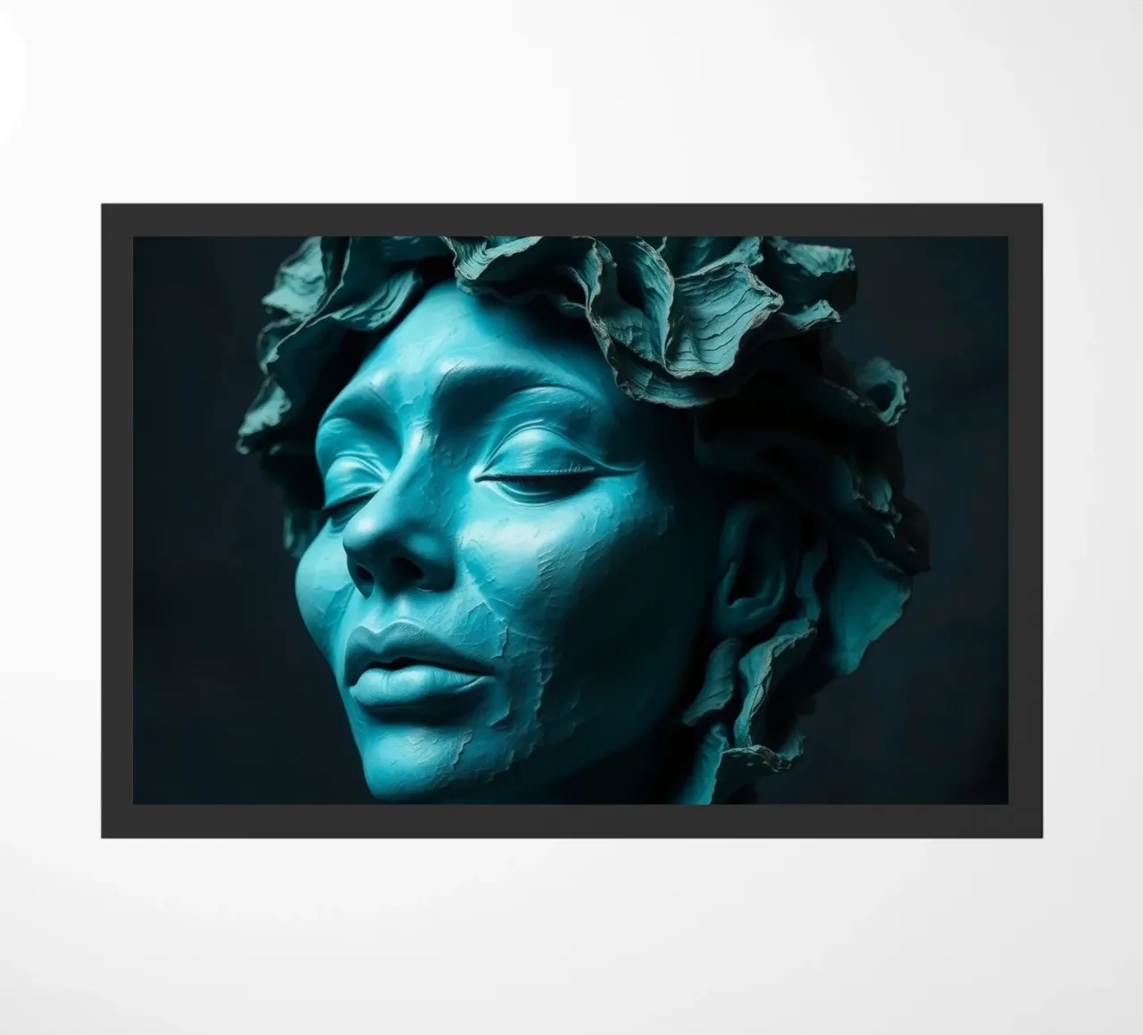 Scultura di una donna calma con capelli fluenti nei toni del verde acqua zerbino da DesignDoodle