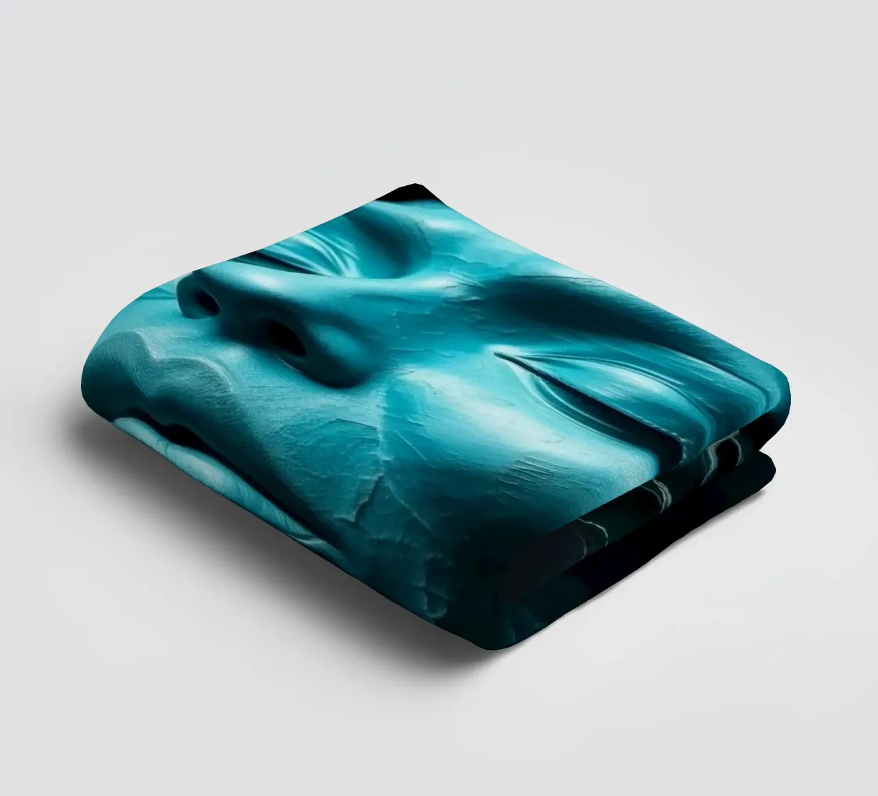 Scultura di una donna calma con capelli fluenti nei toni del verde acqua asciugamano da bagno da DesignDoodle