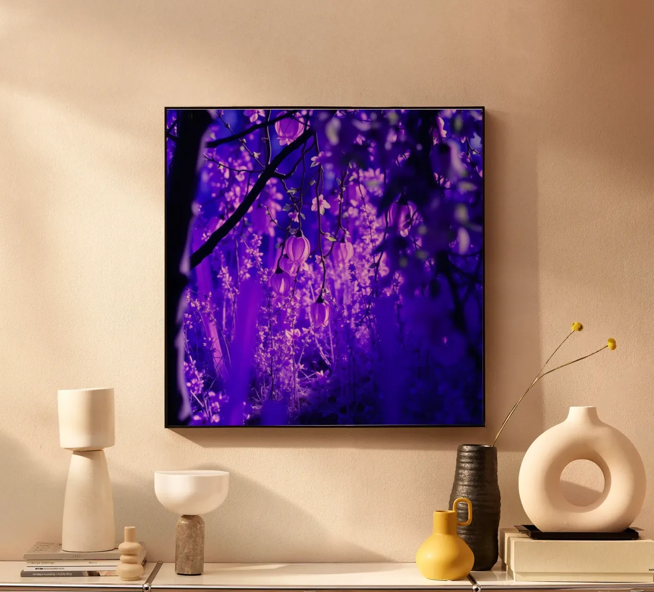 fiori viola e piante luminose in una foresta plexiglass da DesignDoodle