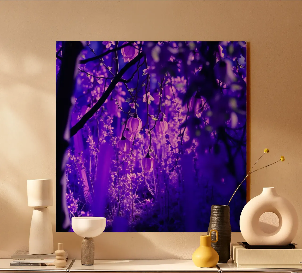 fiori viola e piante luminose in una foresta plexiglass da DesignDoodle