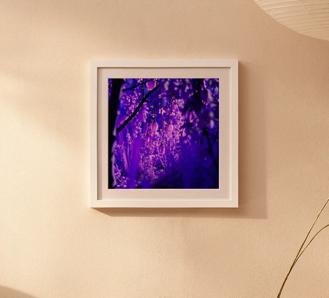 fiori viola e piante luminose in una foresta carta hahnemühle da DesignDoodle