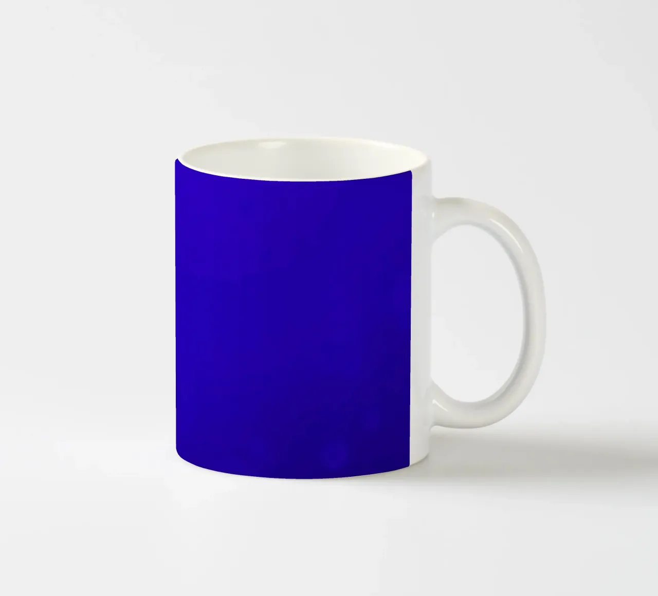 sfondo astratto blu con bolle luminose tazza in ceramica da DesignDoodle