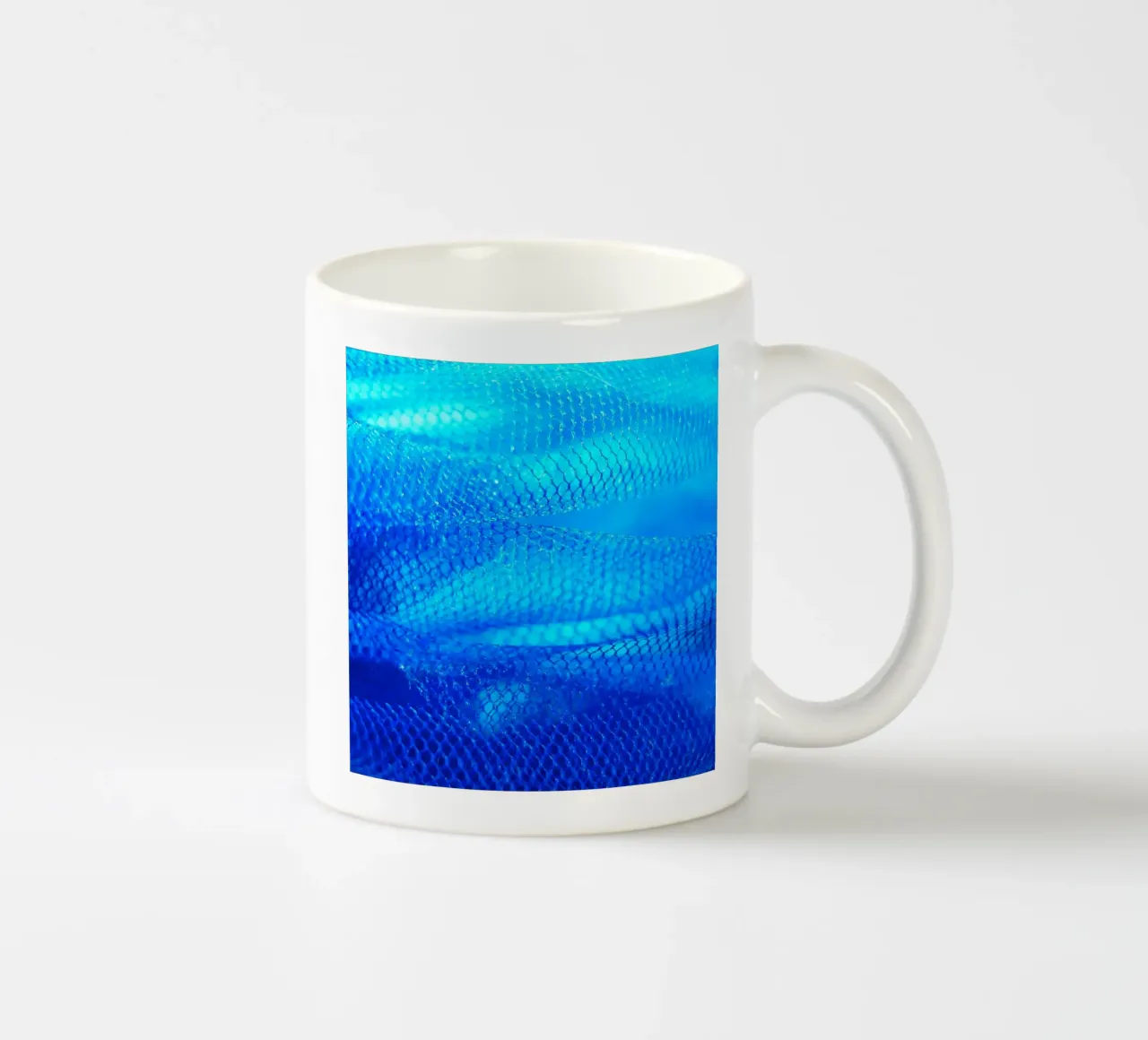 Blu tazza in ceramica da Inge Hauser Illustration