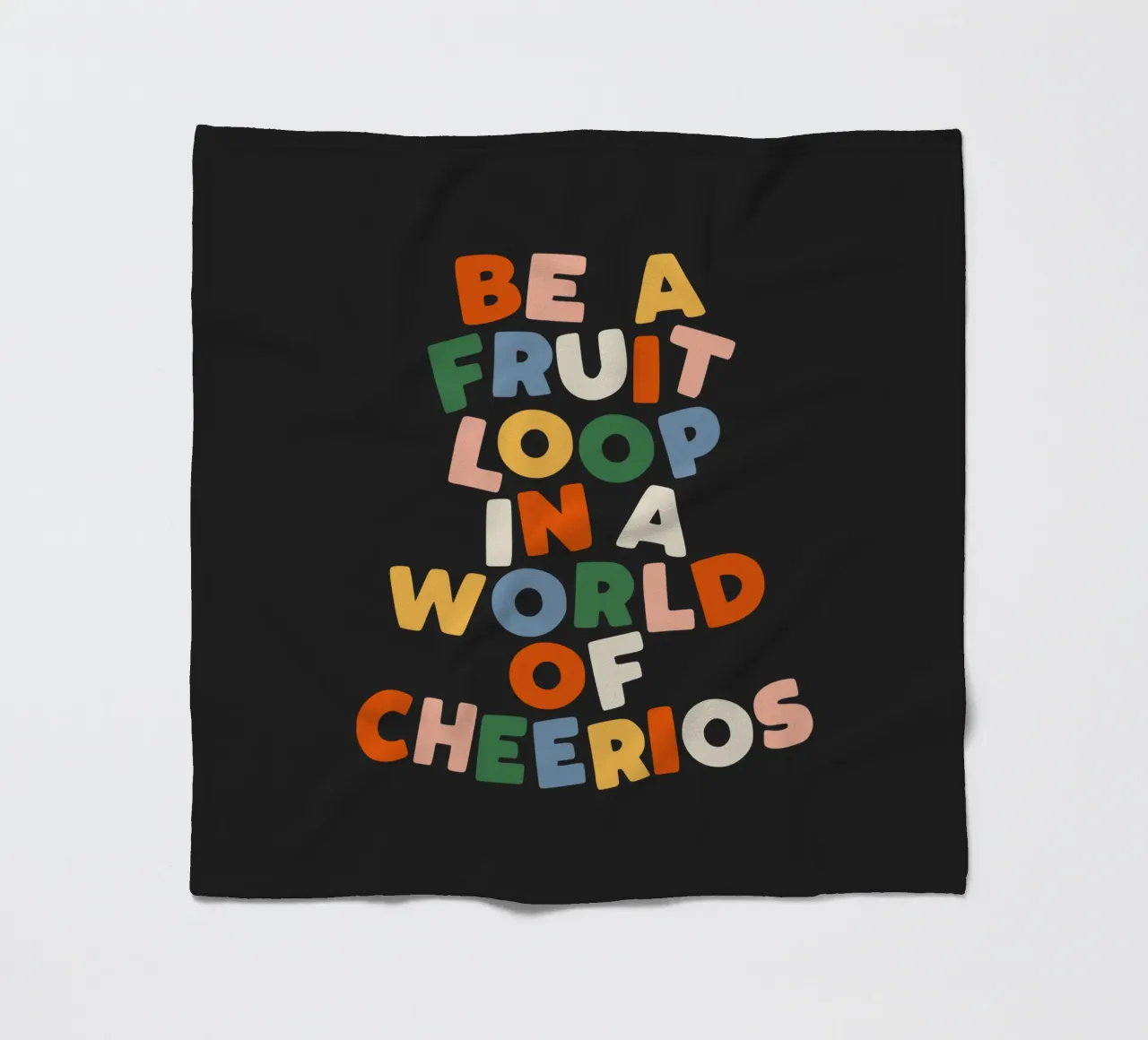 Be a Fruitloop in a World of Cheerios Typografie Druck Fleecedecke von THE MOTIVATED TYPE