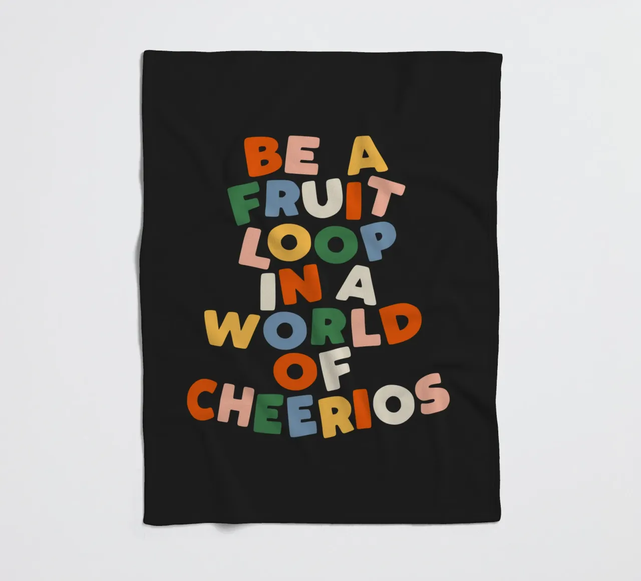 Be a Fruitloop in a World of Cheerios Typografie Druck Fleecedecke von THE MOTIVATED TYPE
