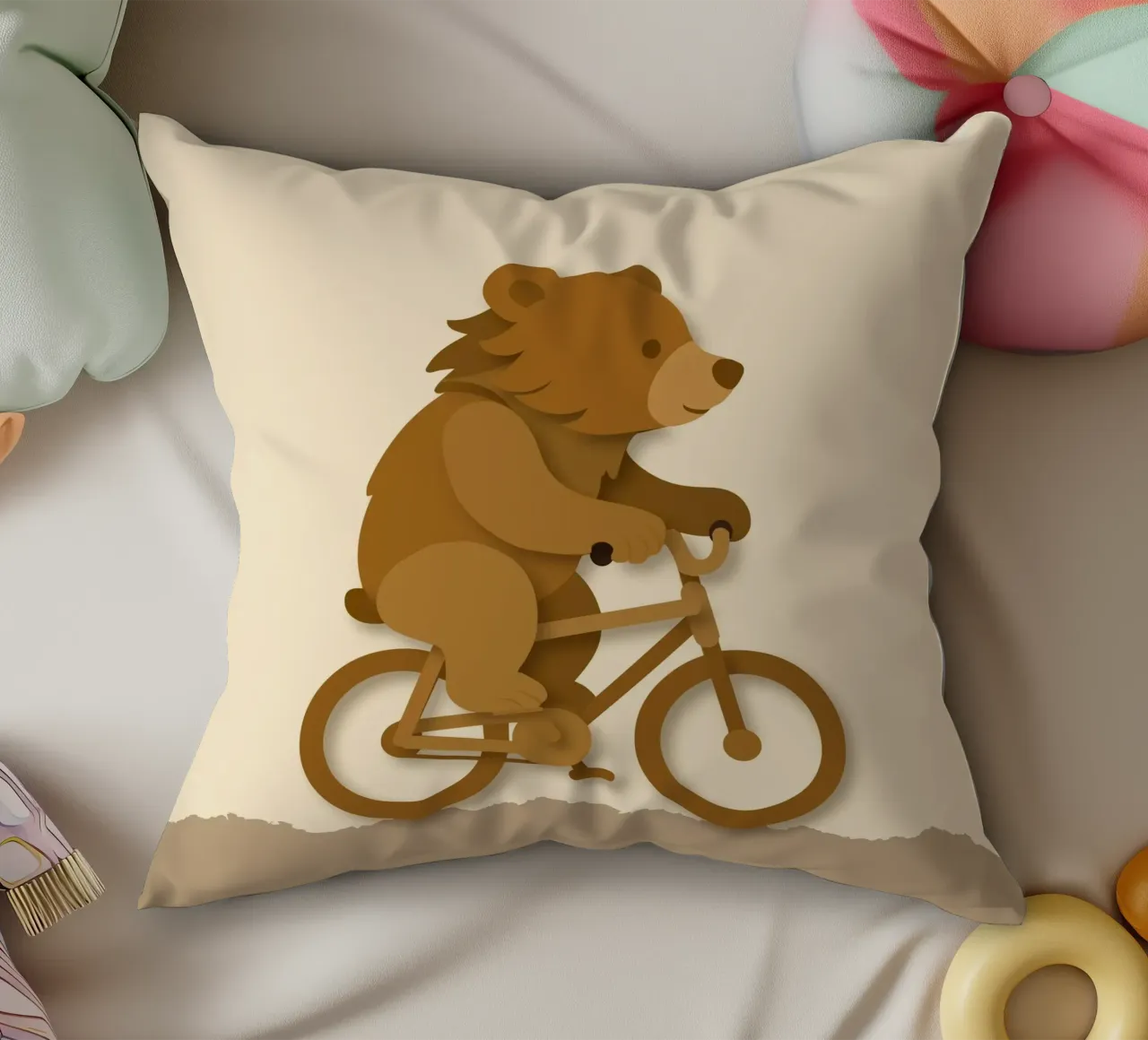 Orso allegro in bicicletta - design giocoso di animali cuscino da namosh