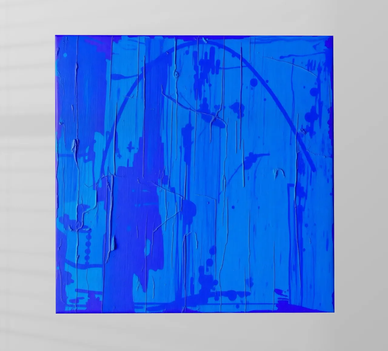 Abstract blauw kunstwerk met gestructureerd oppervlak en variërende backlit folie van DesignDoodle