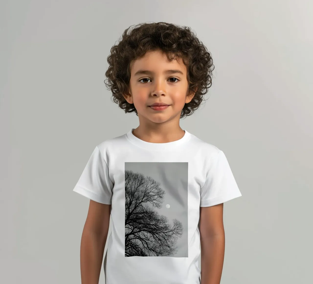 Full Moon Loves Winter Tree - Black & White Edition Kinder T-Shirt von Studio Nahili