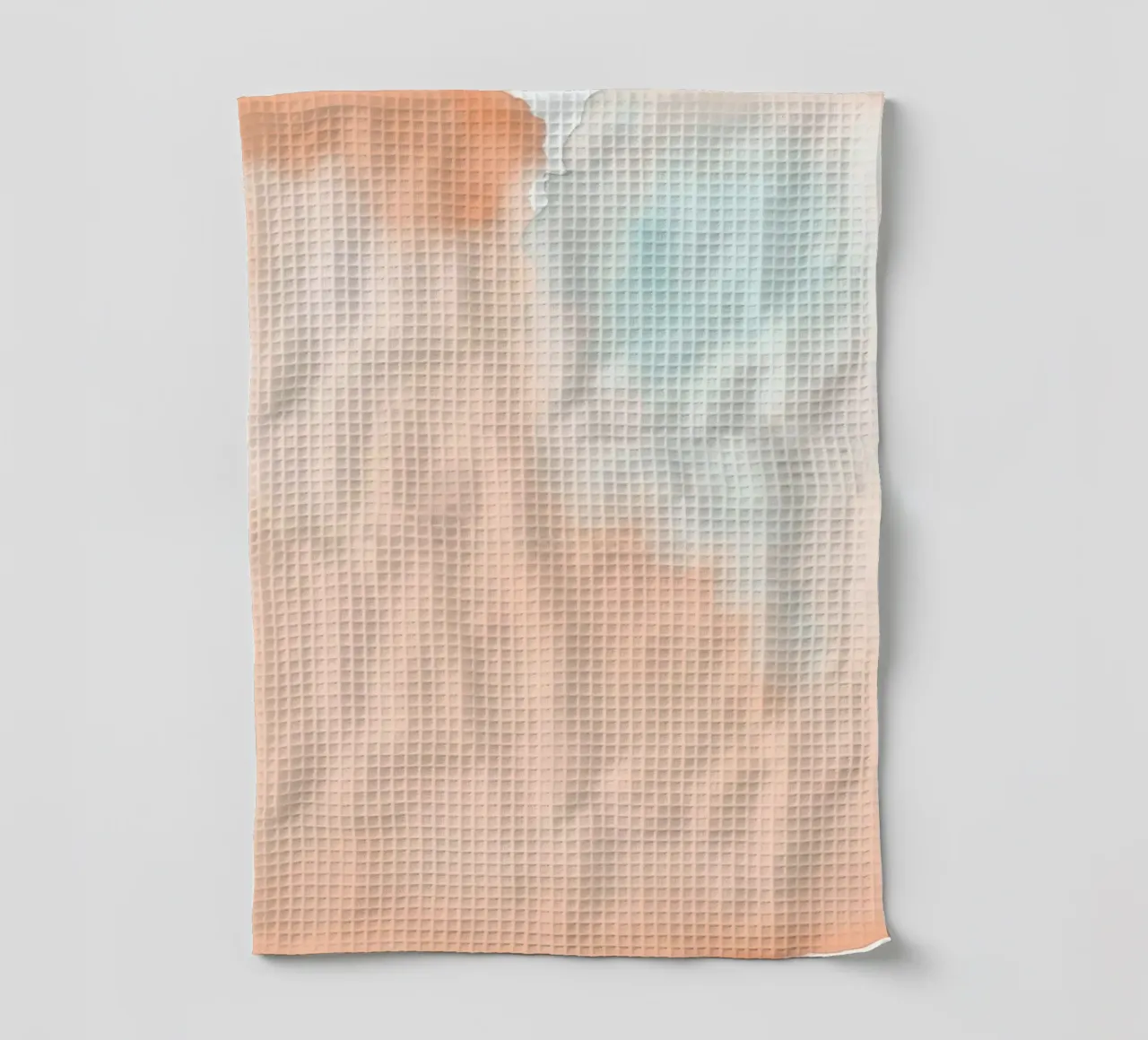 Zachte aquarelachtergrond in perzikkleur en lichtblauw theedoek van DesignDoodle