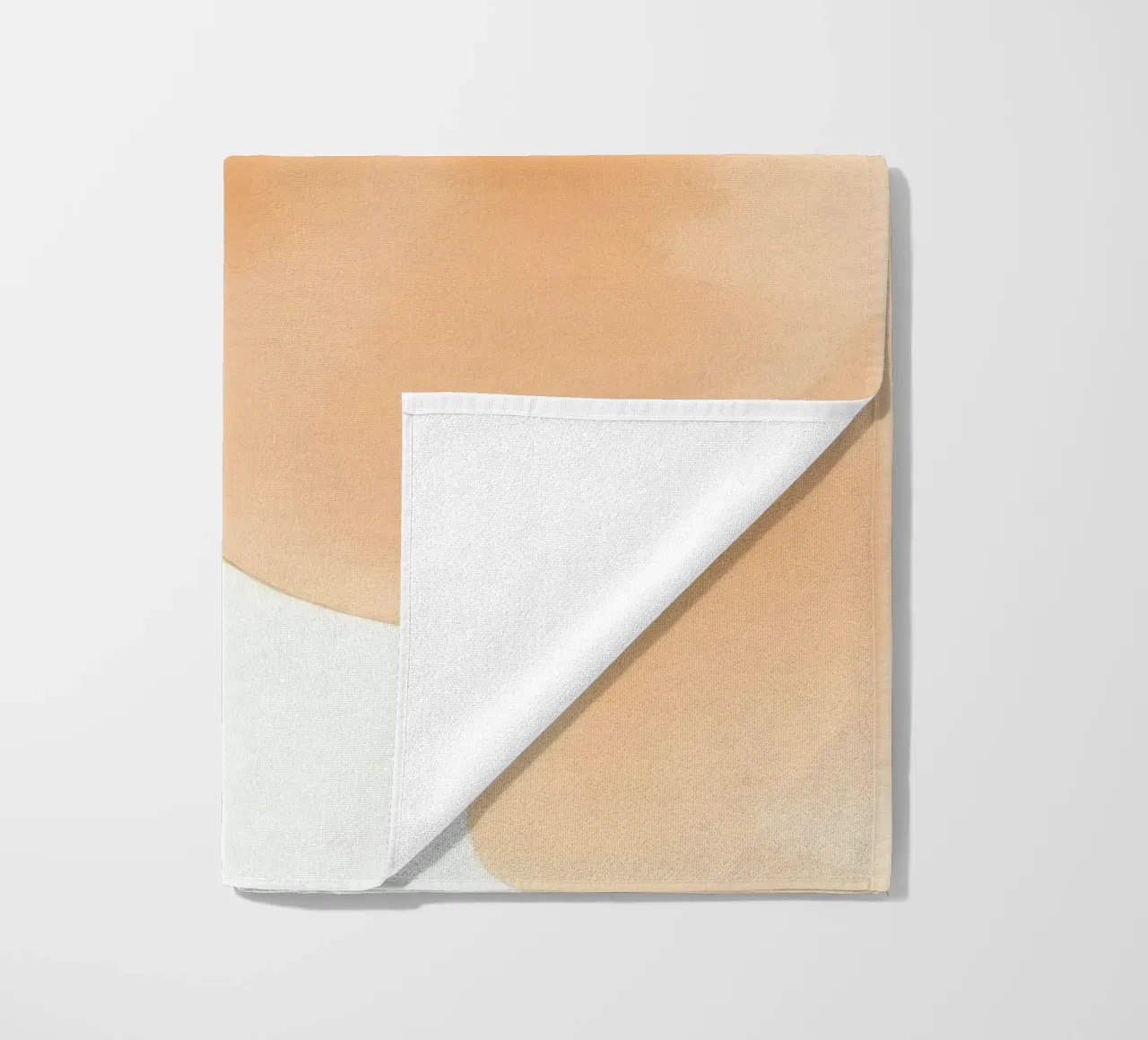 pittura astratta ad acquerello con i colori caldi del pesca e del beige telo mare da DesignDoodle