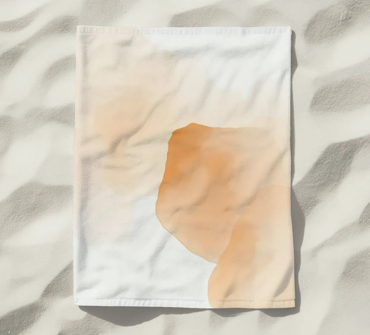 pittura astratta ad acquerello con i colori caldi del pesca e del beige telo mare da DesignDoodle