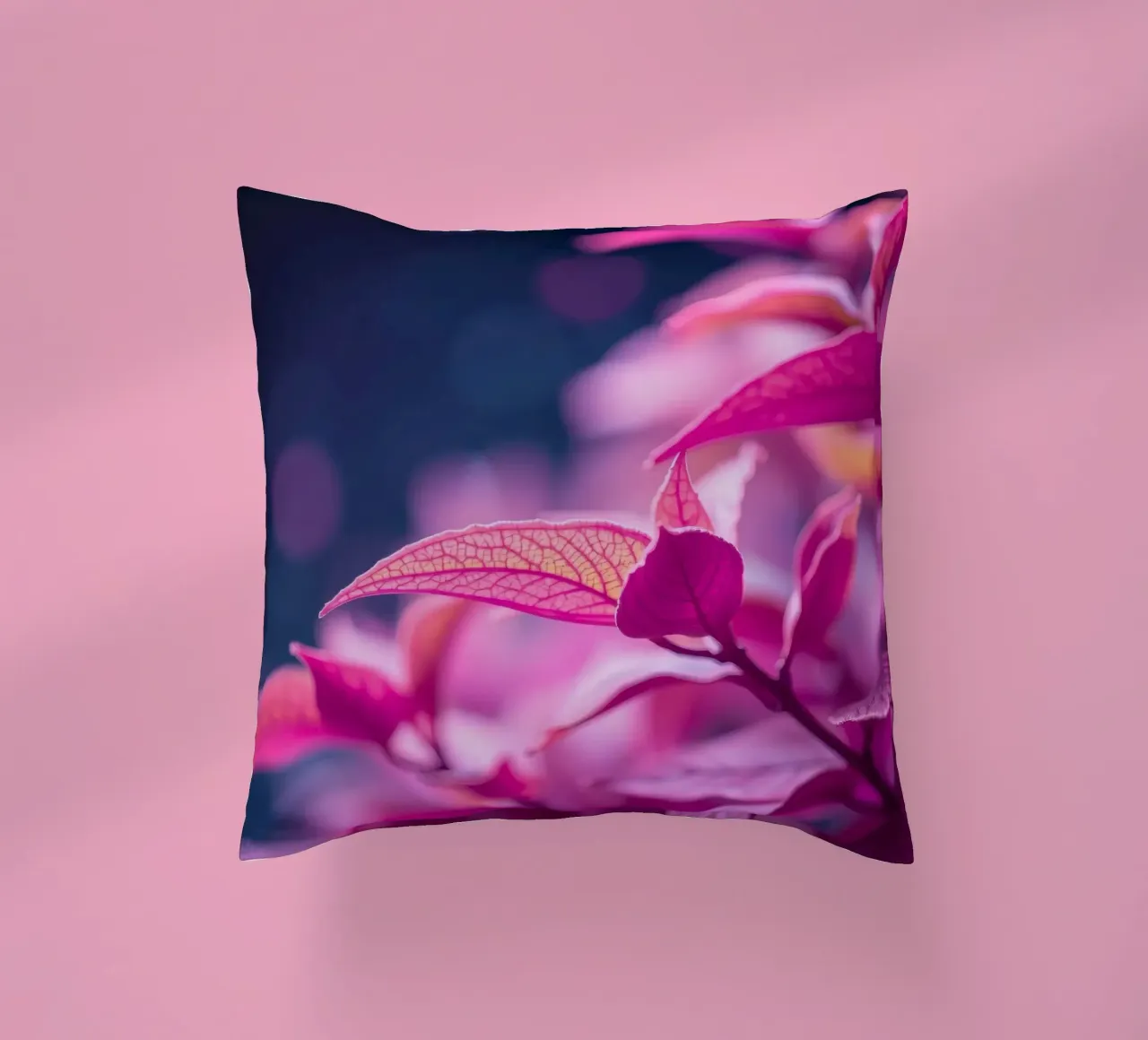 fogliame rosa illuminato da una luce soffusa in un look tranquillo cuscino da DesignDoodle