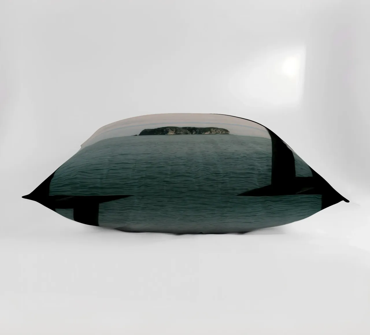Framed by the Sea at Halong Bay cuscino da FujiPrints