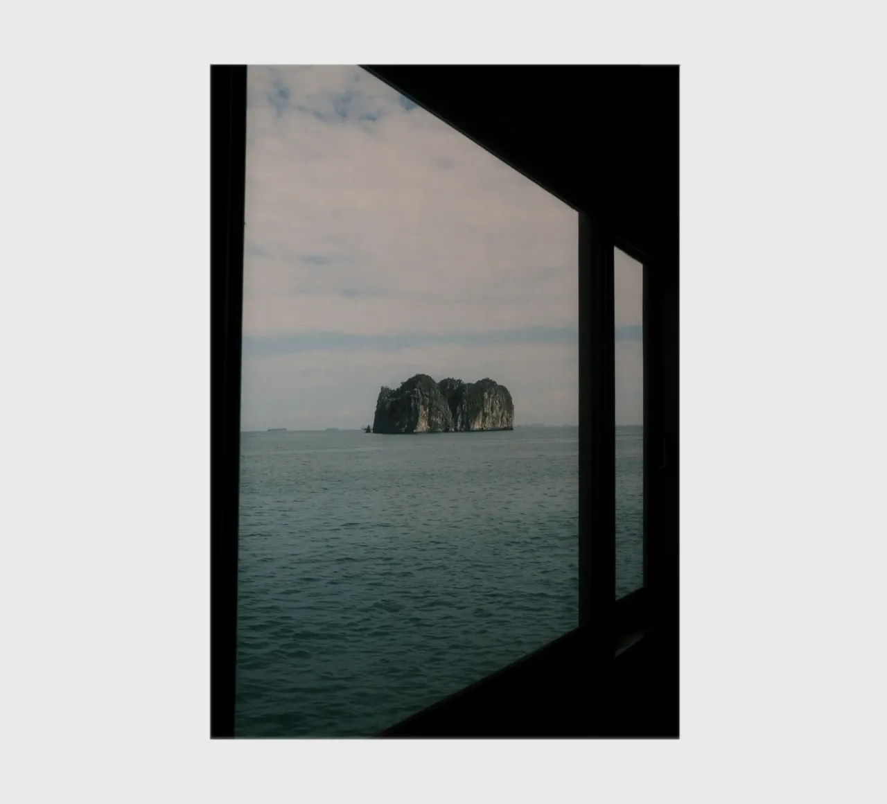 Framed by the Sea at Halong Bay cuaderno de FujiPrints