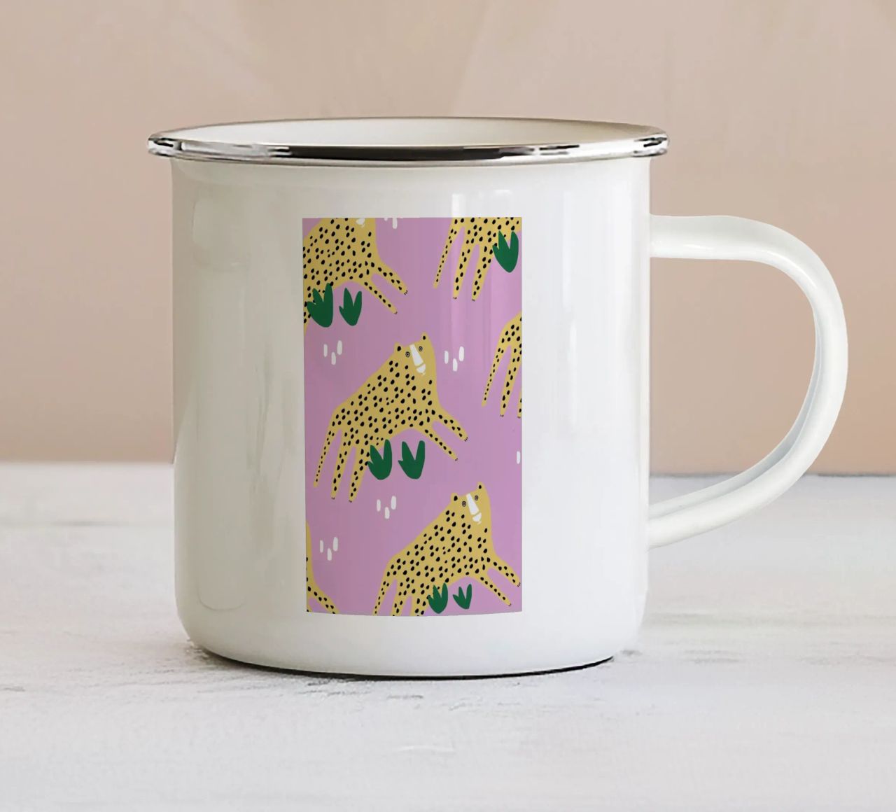 Leopards tazza in smalto da Lora O'Callaghan