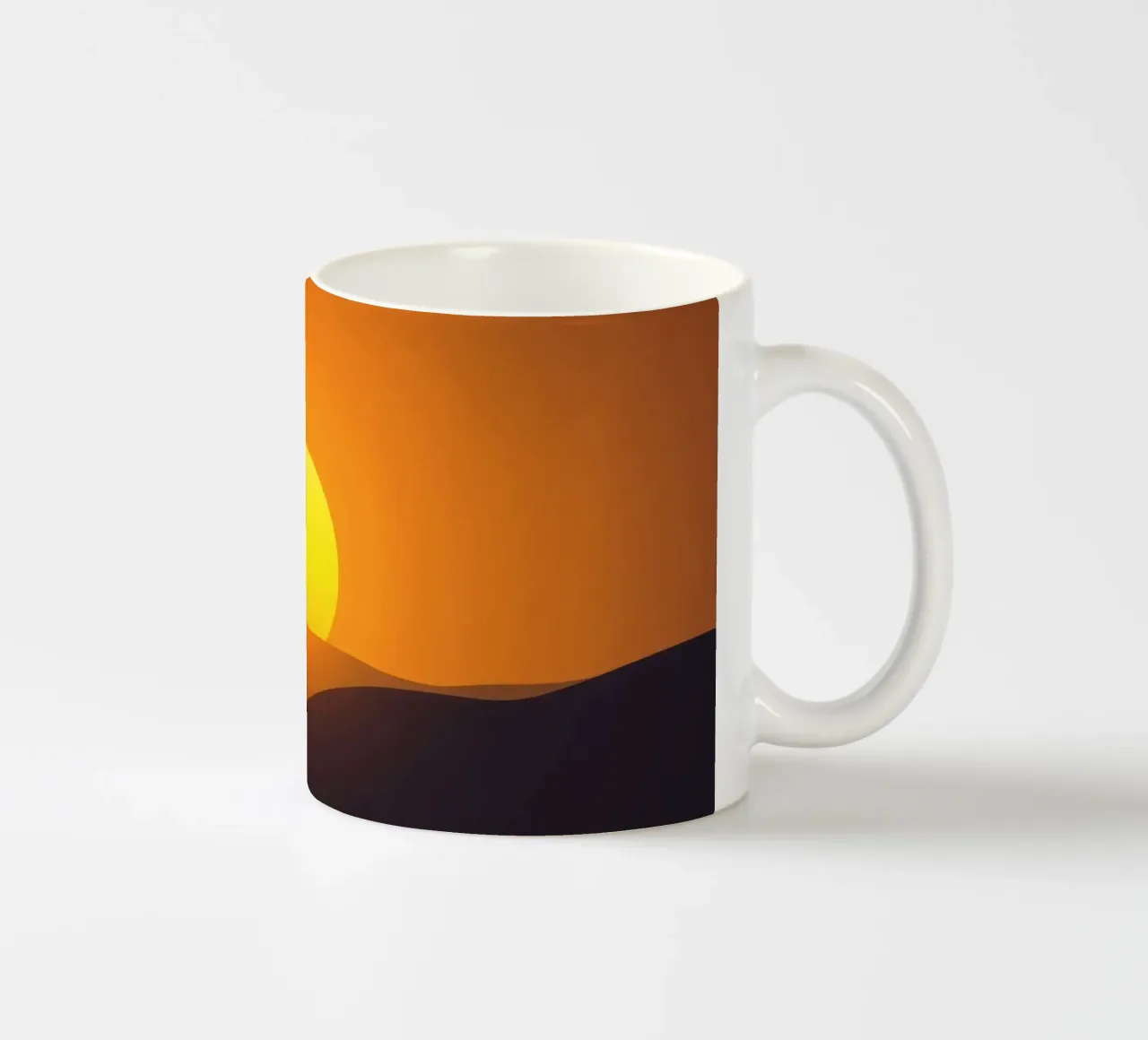 Tramonto su dolci colline con un drammatico cielo arancione tazza in ceramica da DesignDoodle
