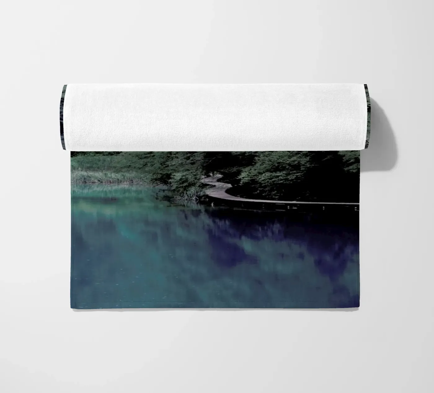 The Path under Trees telo mare da Studio Nahili