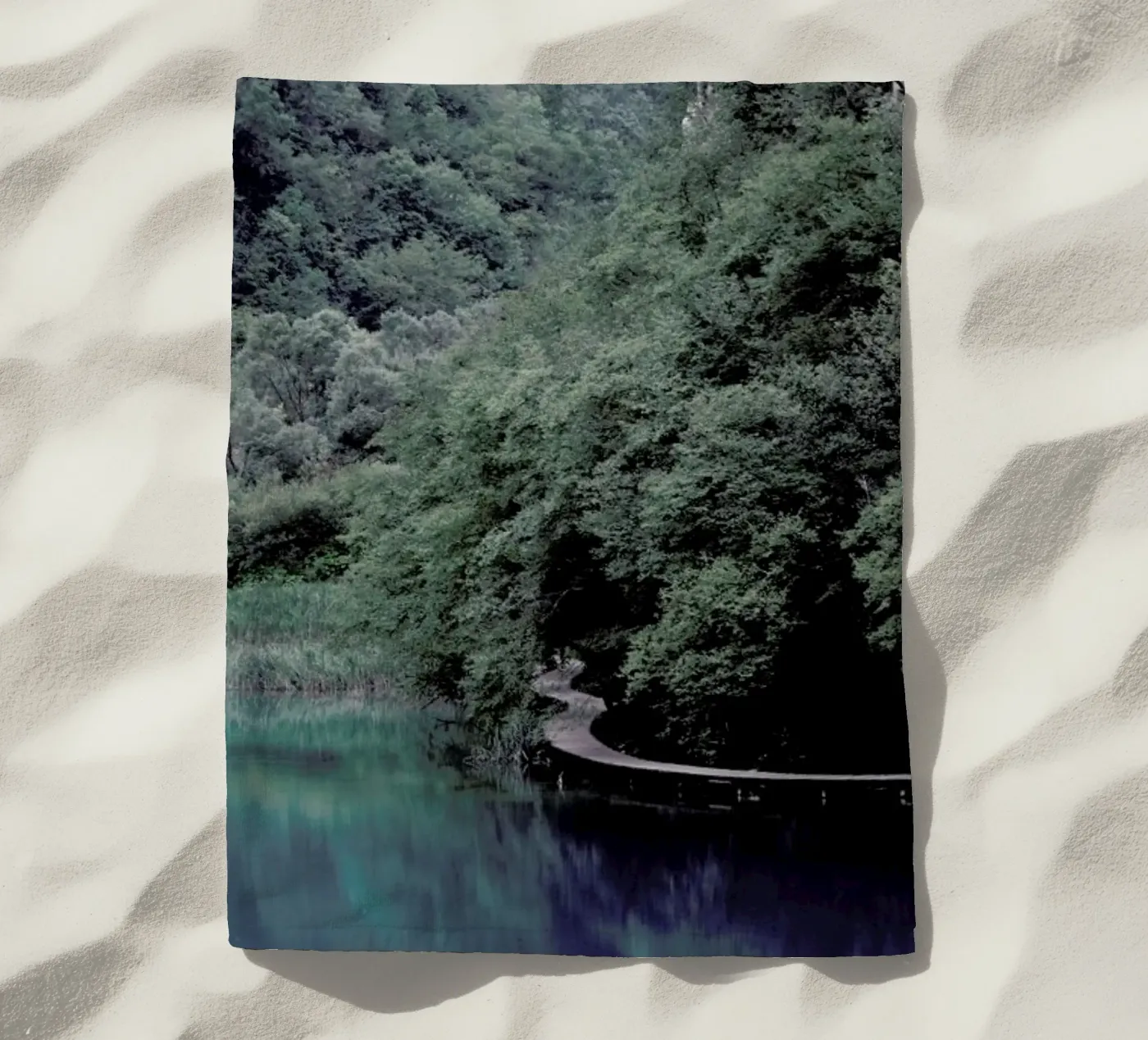 The Path under Trees telo mare da Studio Nahili