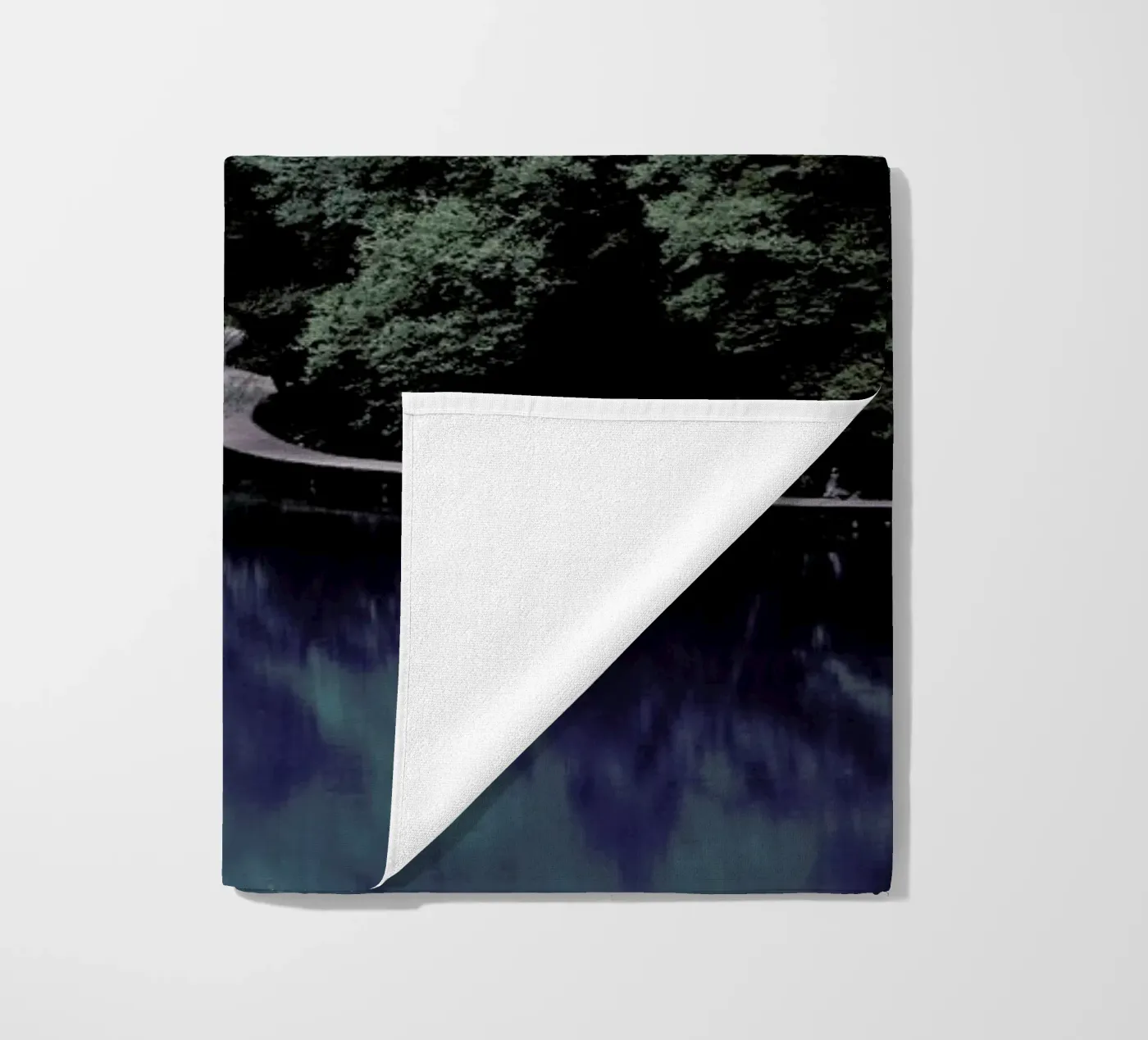 The Path under Trees telo mare da Studio Nahili