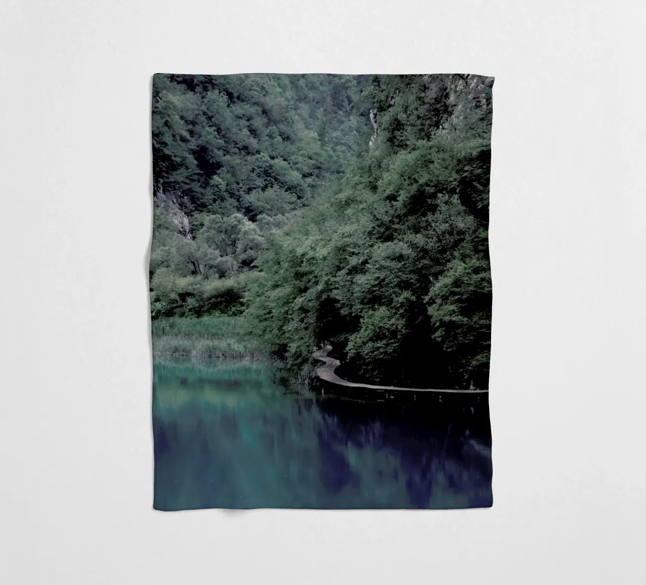 The Path under Trees coperta in pile da Studio Nahili