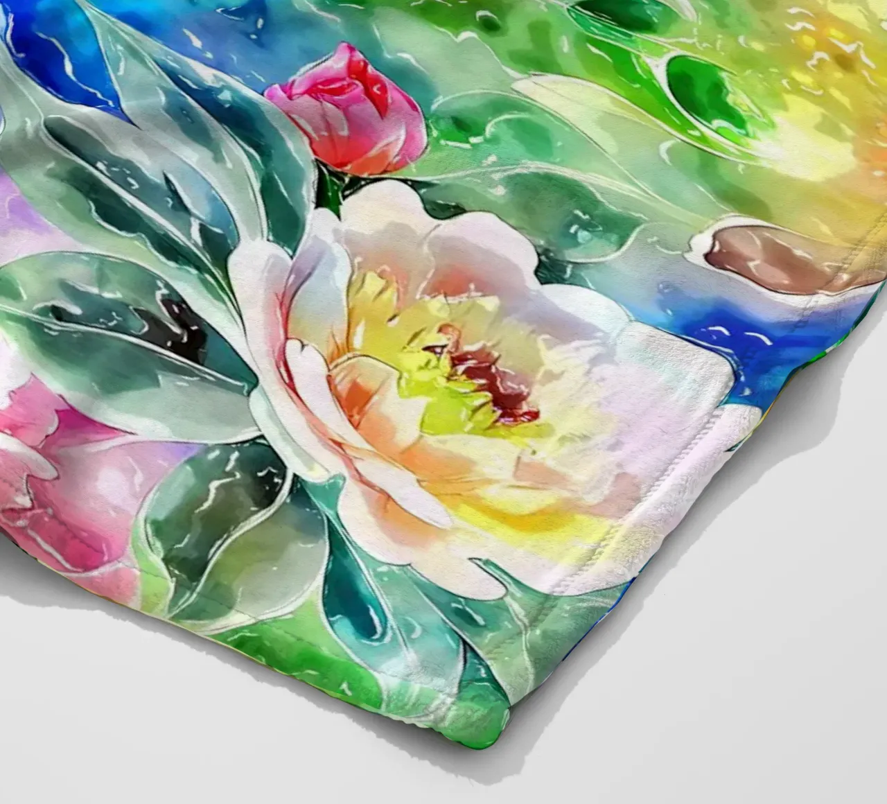 Paesaggio fiorito etereo coperta in pile da Botanical Pattern House