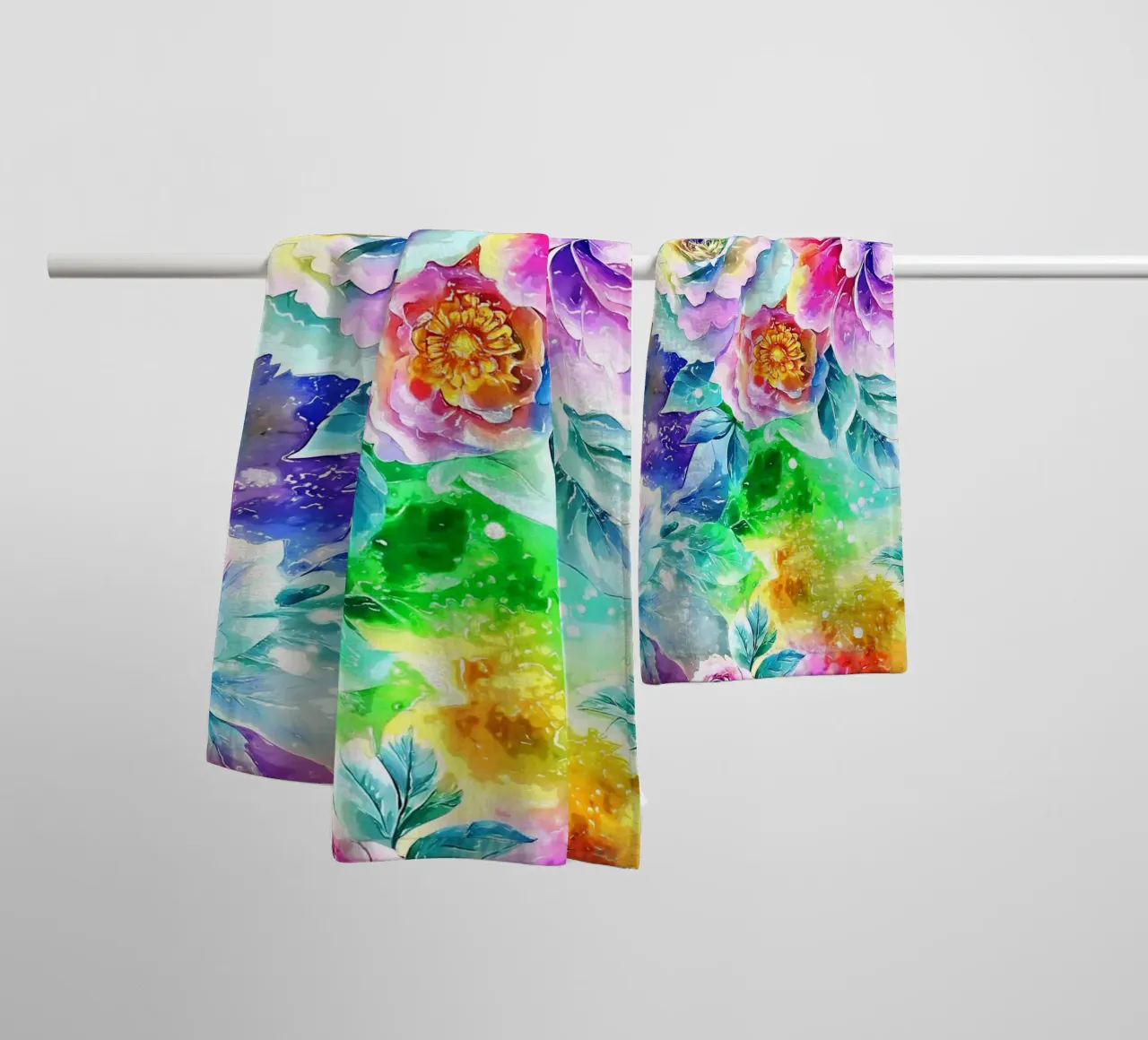 Paesaggio fiorito etereo asciugamano da bagno da Botanical Pattern House
