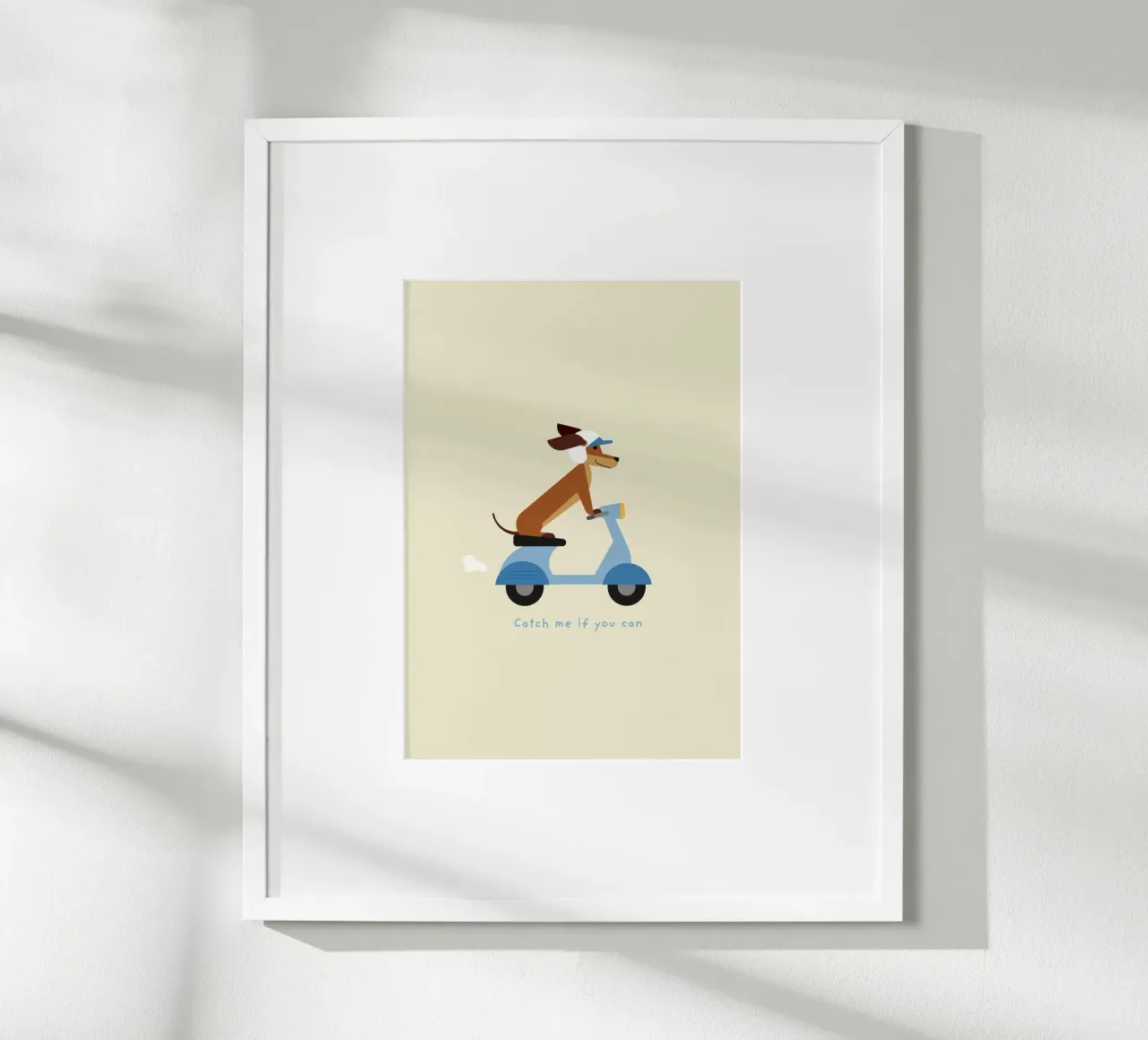 Fangt mich, wenn ihr könnt Dackel auf Motorroller Poster mit Holzrahmen von Carolin Vonhoff