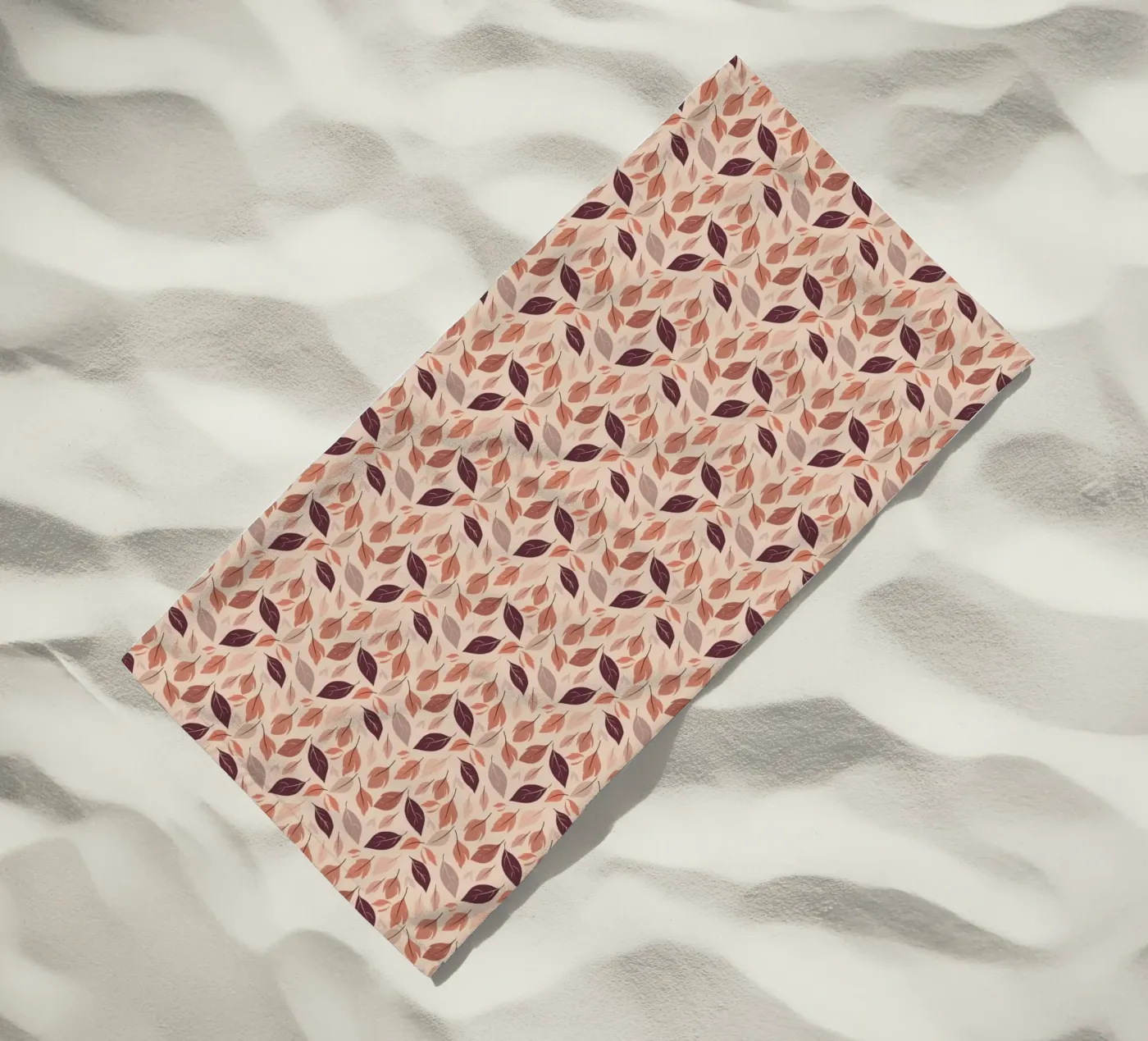 Vallen voor de herfst strandhanddoek van Kintsugi99