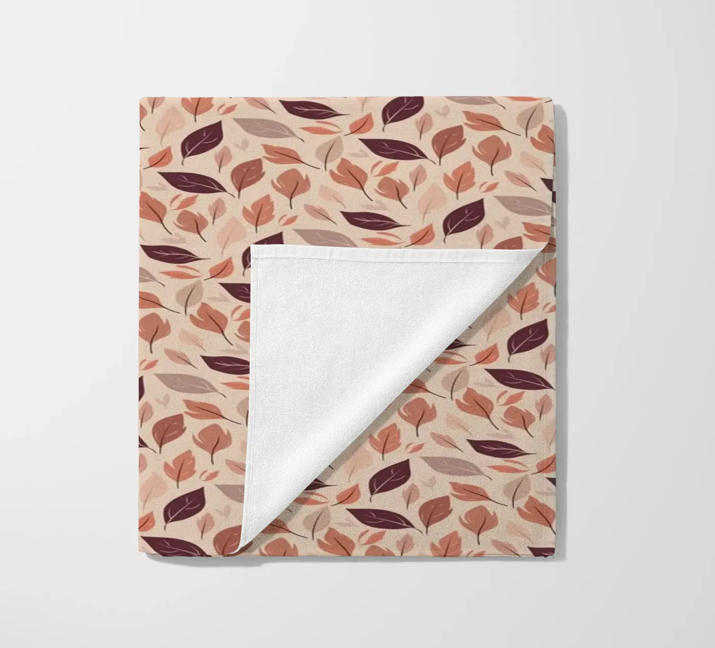 Vallen voor de herfst strandhanddoek van Kintsugi99