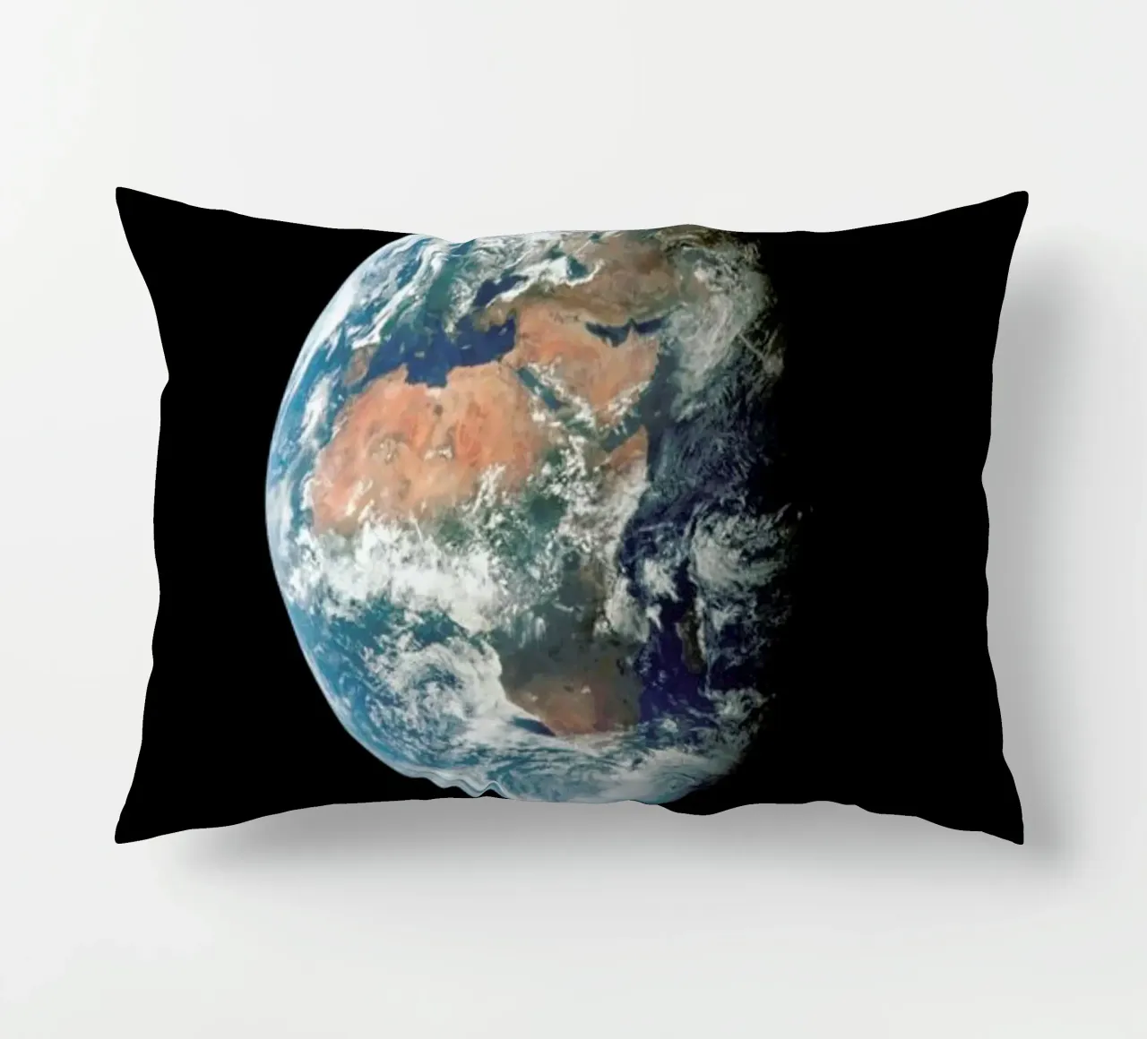 View of Earth from Apollo 11 cuscino da Vintage by JUNIQE