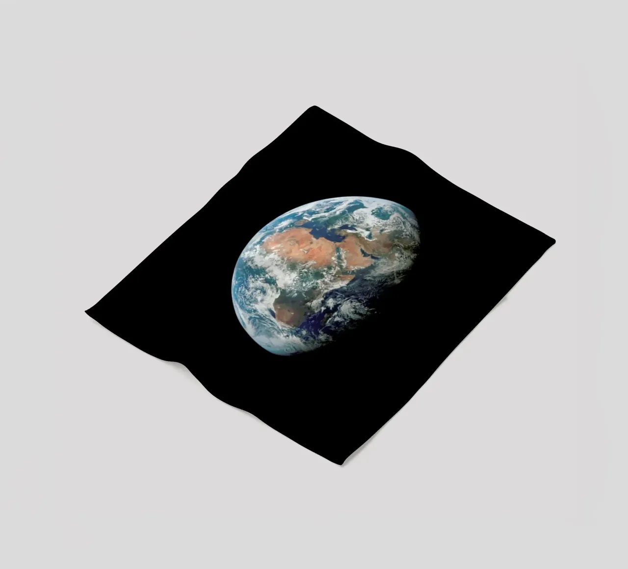 View of Earth from Apollo 11 coperta in pile da Vintage by JUNIQE