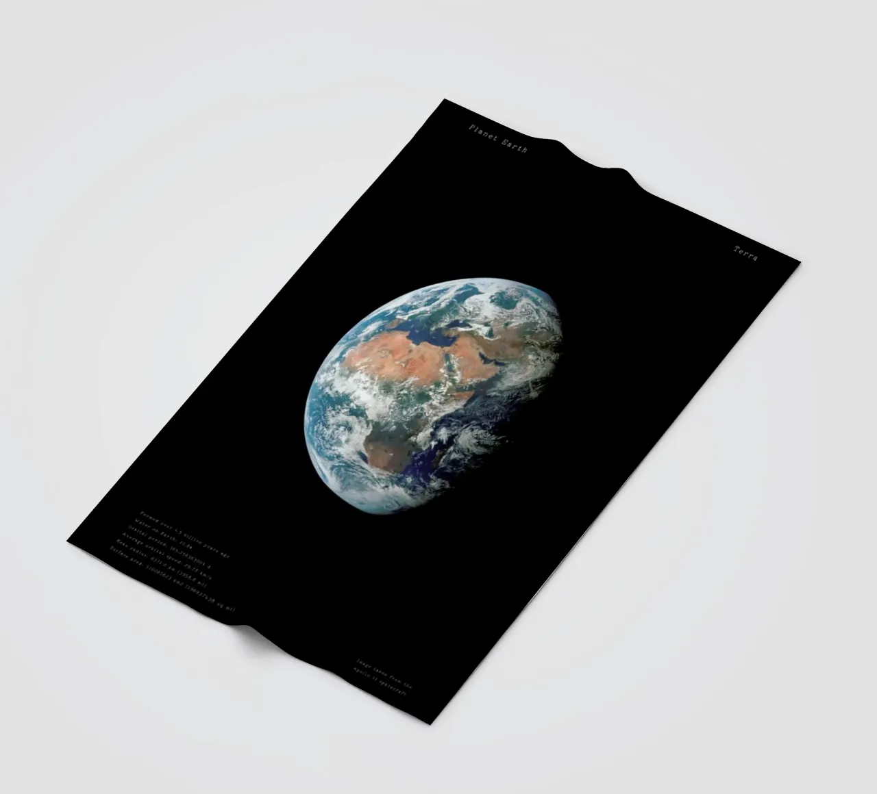 View of Earth from Apollo 11 coperta in pile da Vintage by JUNIQE