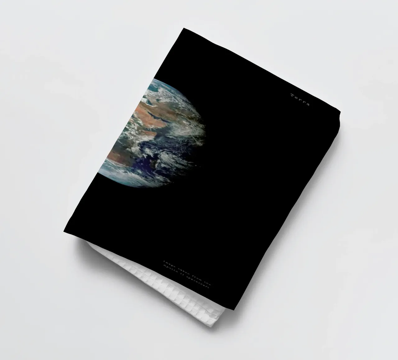 View of Earth from Apollo 11 canovaccio da cucina da Vintage by JUNIQE